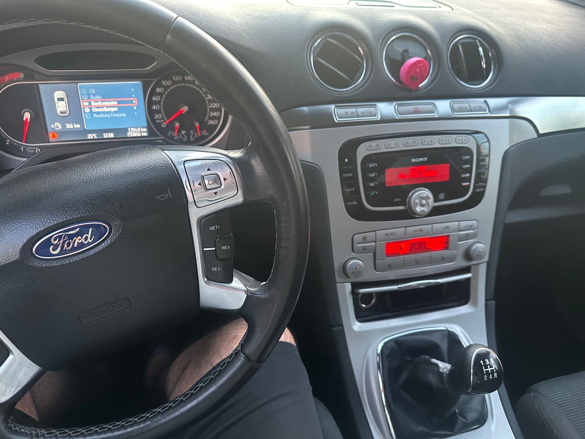 FORD Galaxy 2.0i Ghia-image-10