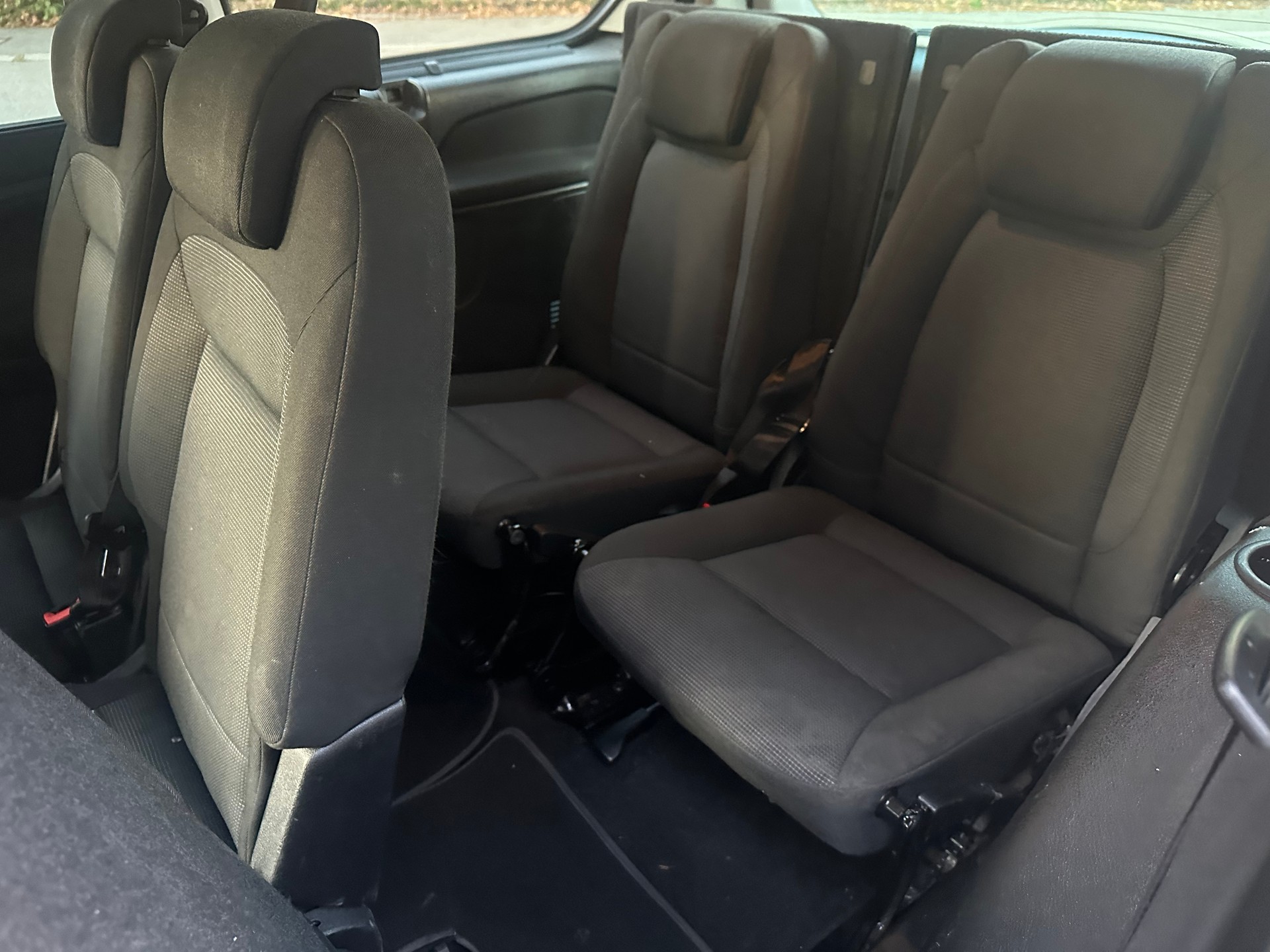 FORD Galaxy 2.0i Ghia-image-12