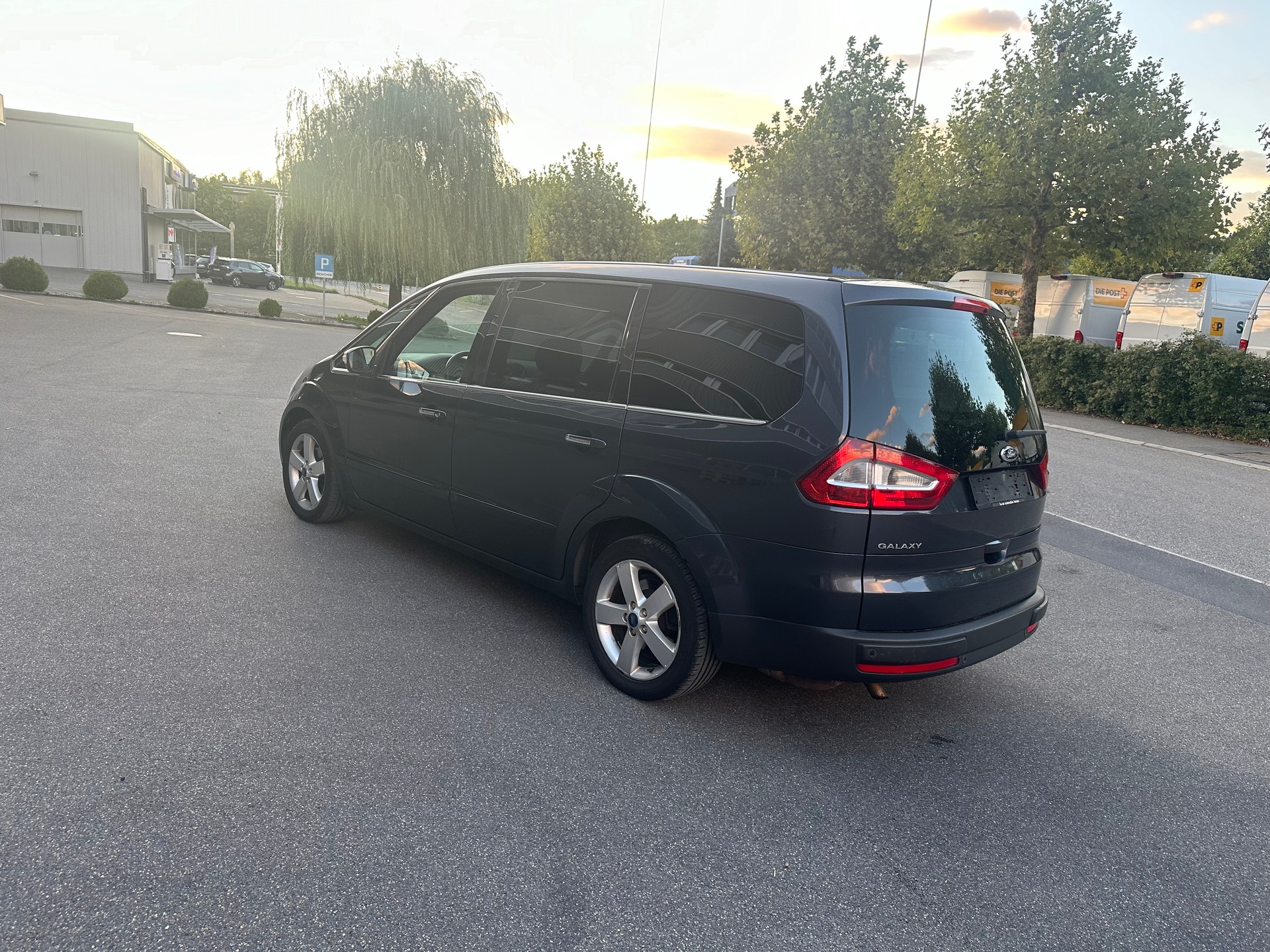 FORD Galaxy 2.0i Ghia-image-7