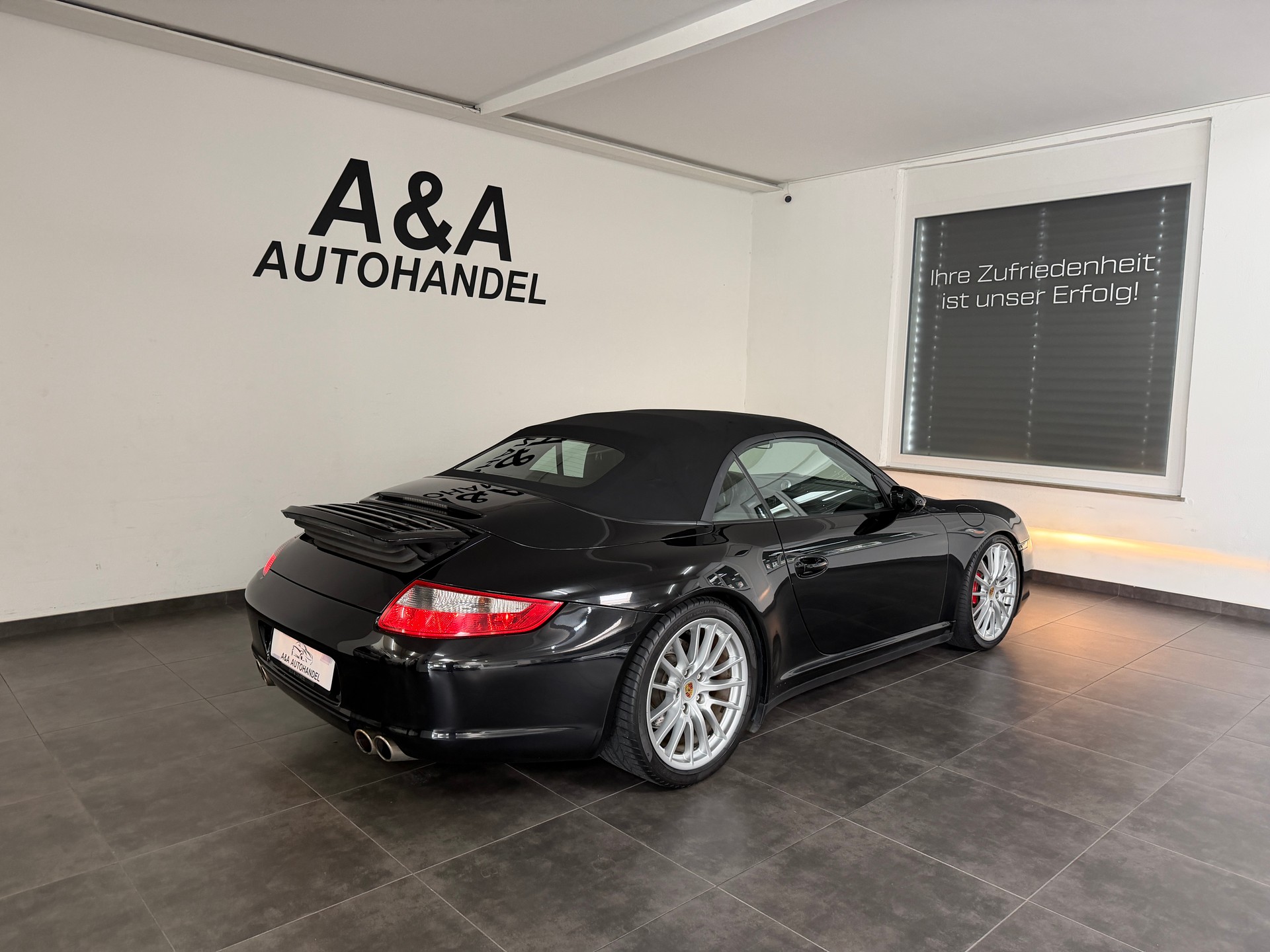 PORSCHE 911 Cabrio Carrera 4S-image-3