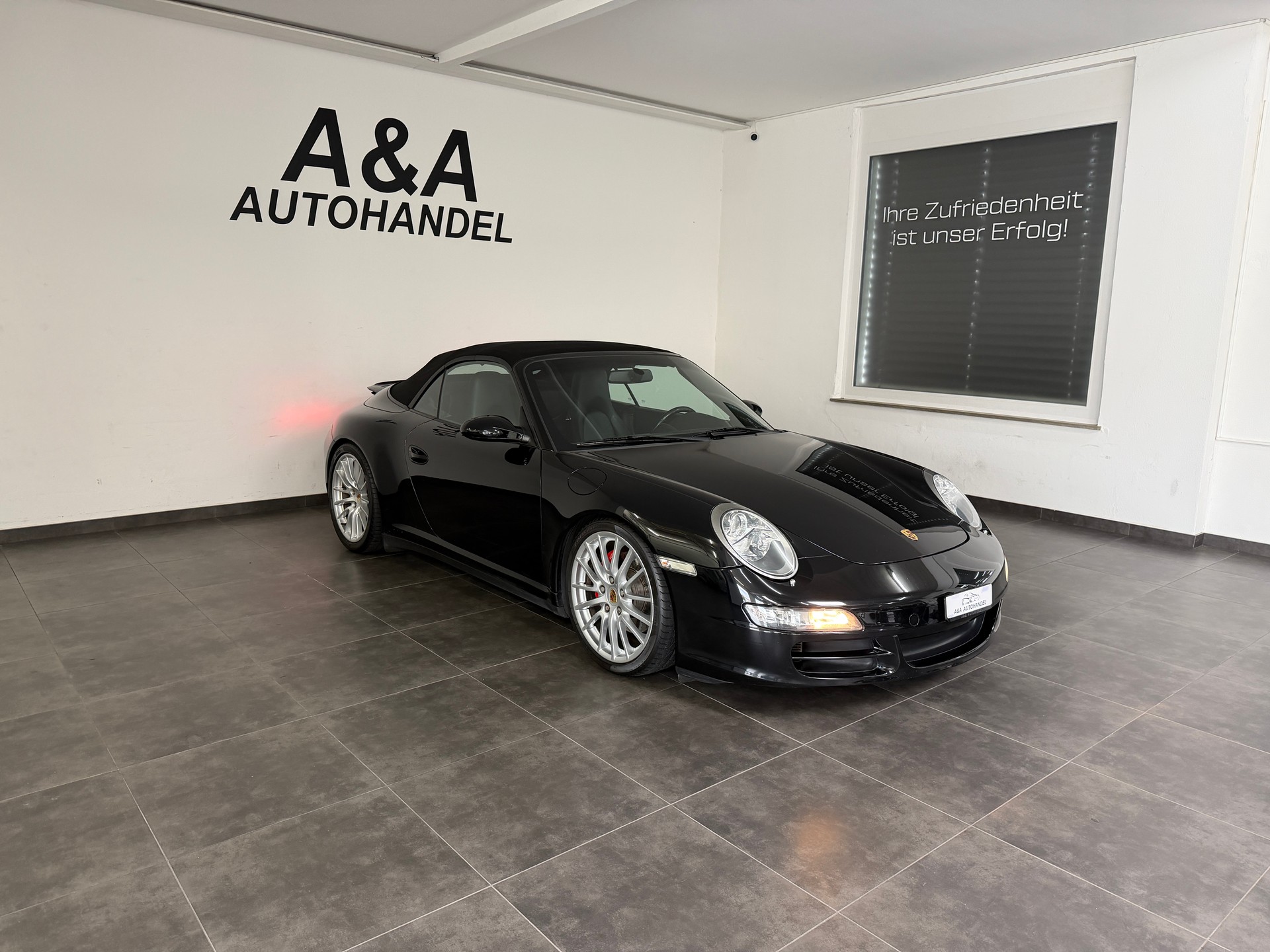 PORSCHE 911 Cabrio Carrera 4S-image-0