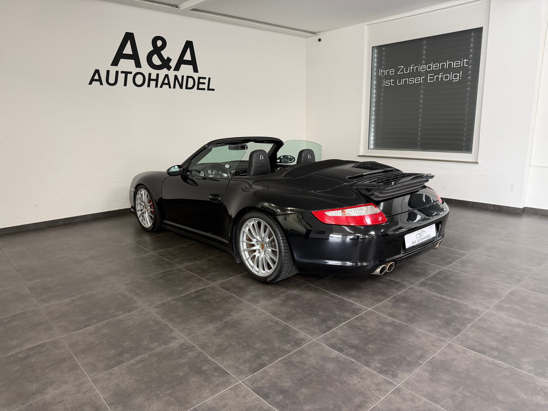 PORSCHE 911 Cabrio Carrera 4S-image-5