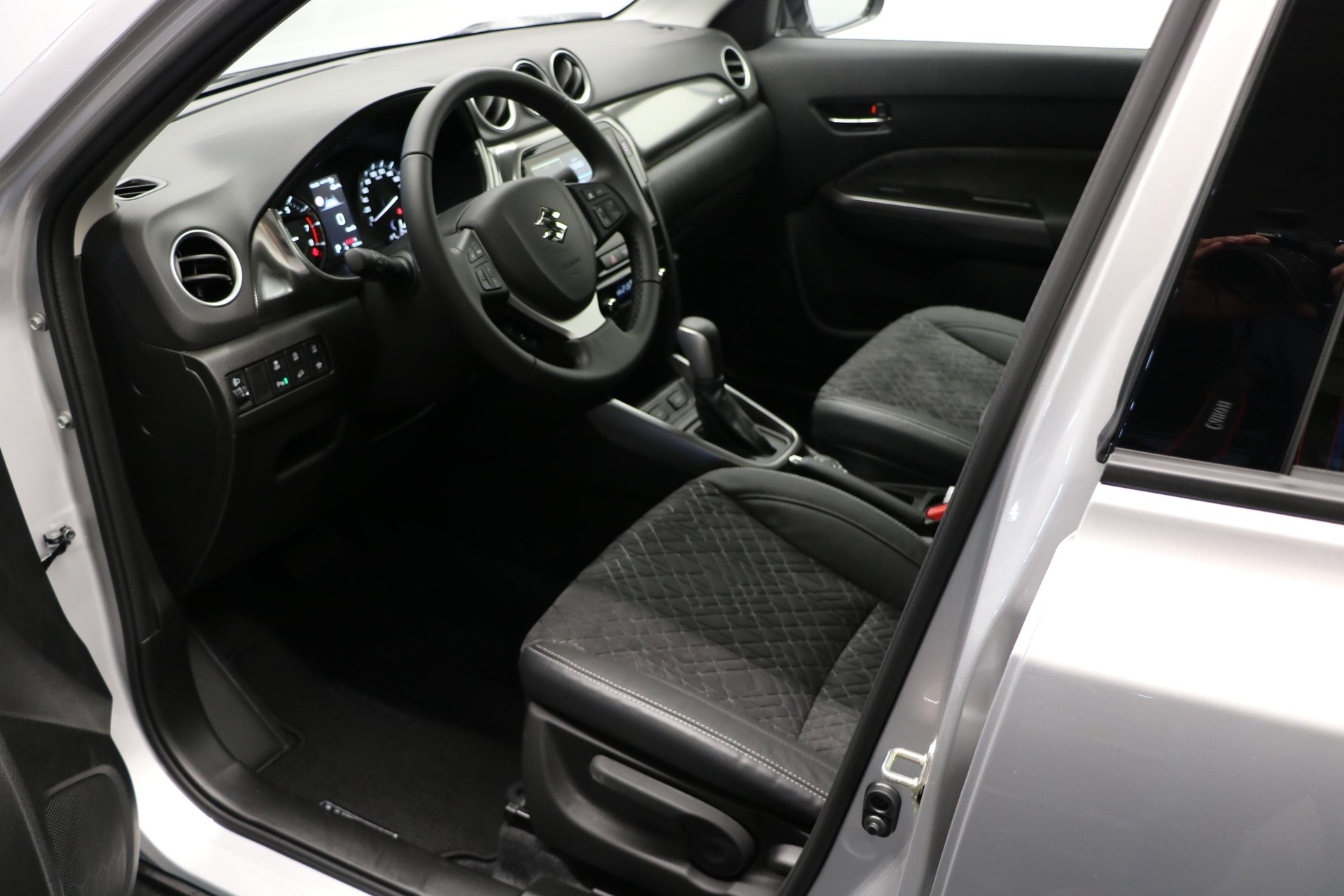SUZUKI Vitara 1.4 T Compact Top Hybrid 4x4-image-3