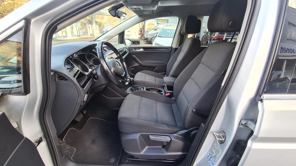 VW Touran 2.0 TDI BlueMotion TechnologyComfortline DSG ** Gr-Navi ** RF-Kamera ** Abstandsregelsysteme ** Sitzheizung ** Ab MFK **-image-10