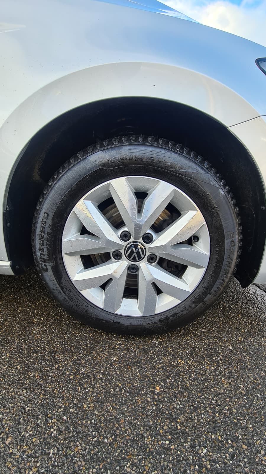 VW Touran 2.0 TDI BlueMotion TechnologyComfortline DSG ** Gr-Navi ** RF-Kamera ** Abstandsregelsysteme ** Sitzheizung ** Ab MFK **-image-12