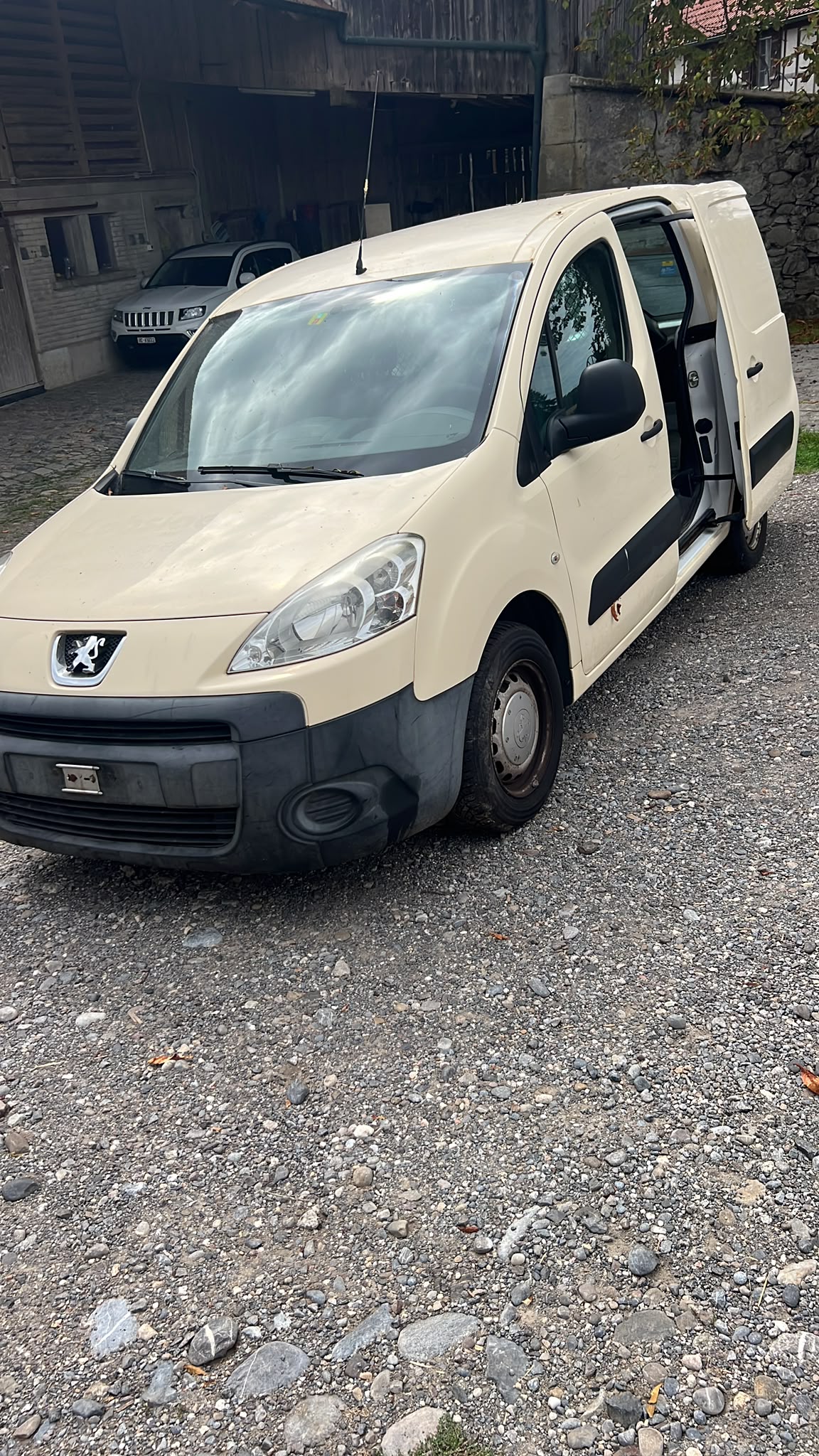 PEUGEOT Partner 1.6 HDI Urban-image-0