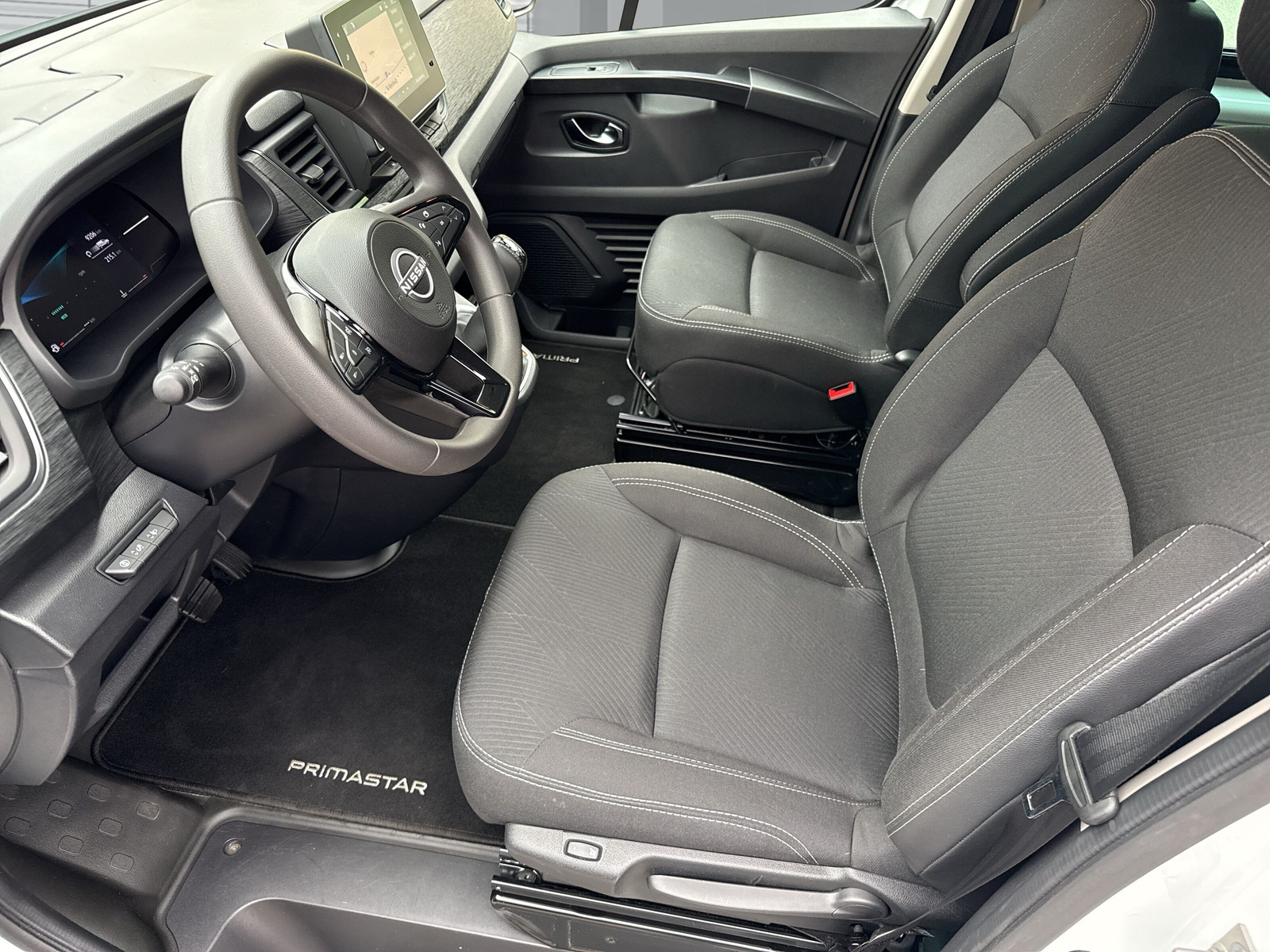 NISSAN Primastar dCi 170 3.0 L2H1 9 Pl. Tekna DCT-image-11