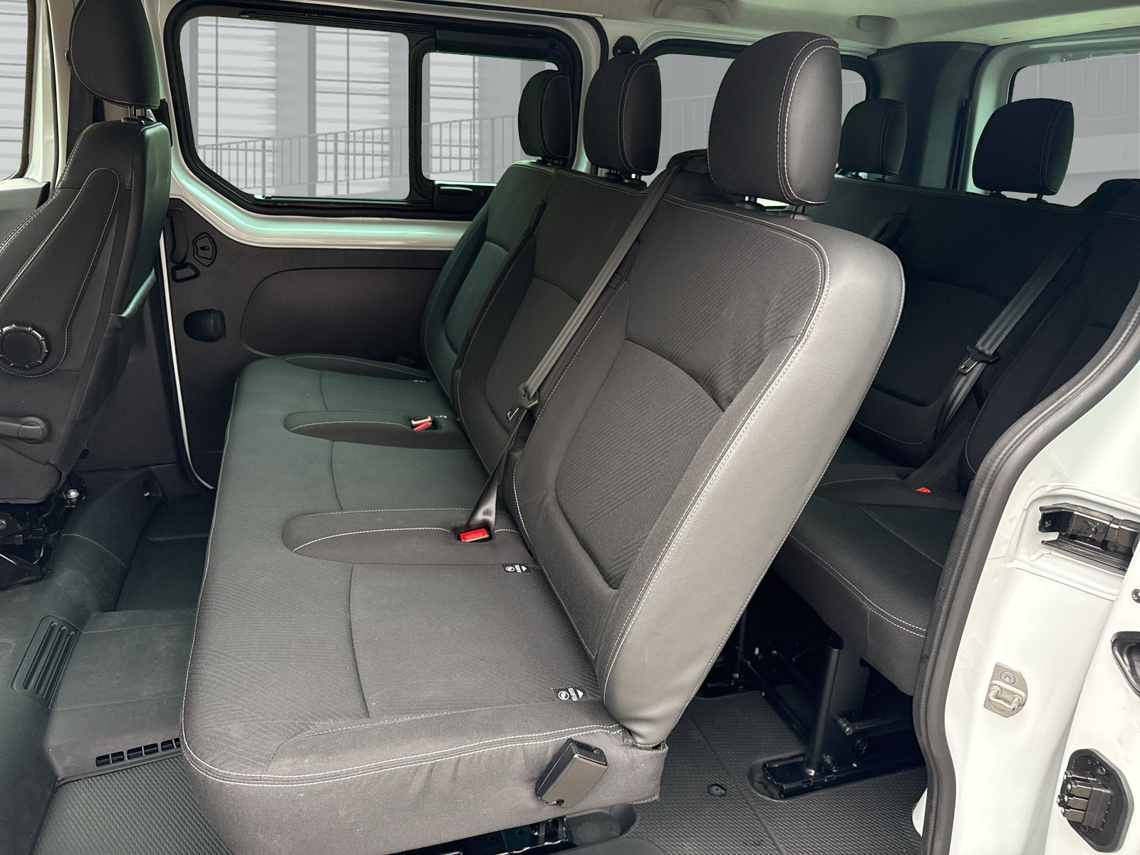 NISSAN Primastar dCi 170 3.0 L2H1 9 Pl. Tekna DCT-image-13
