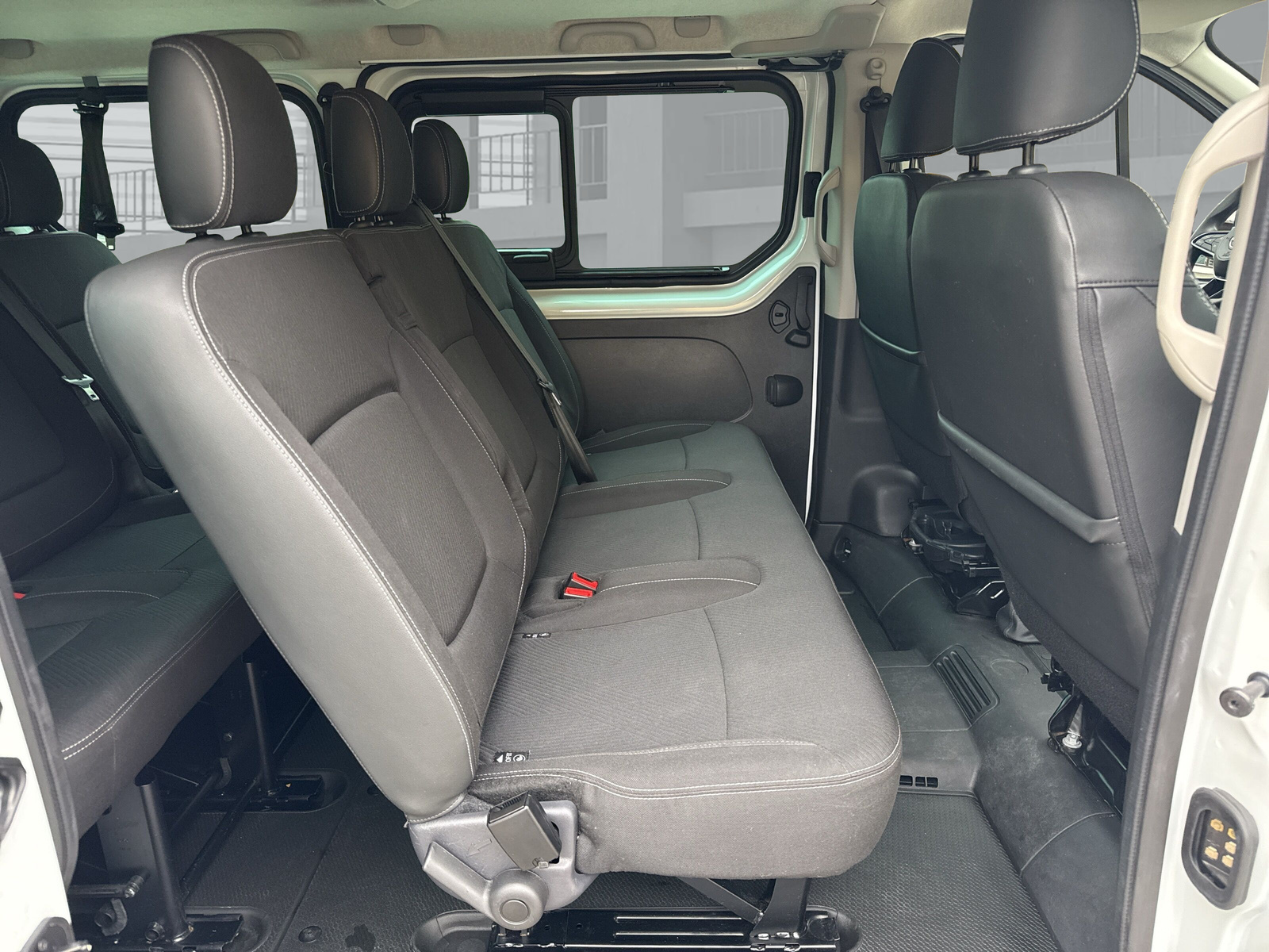 NISSAN Primastar dCi 170 3.0 L2H1 9 Pl. Tekna DCT-image-12