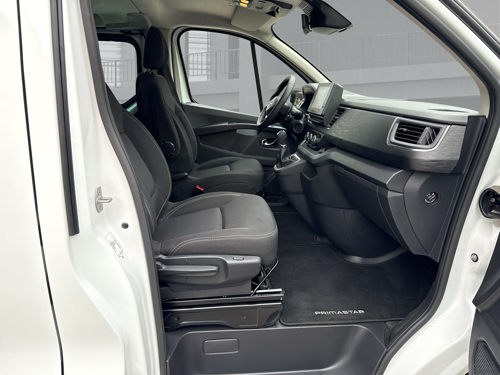 NISSAN Primastar dCi 170 3.0 L2H1 9 Pl. Tekna DCT-image-10