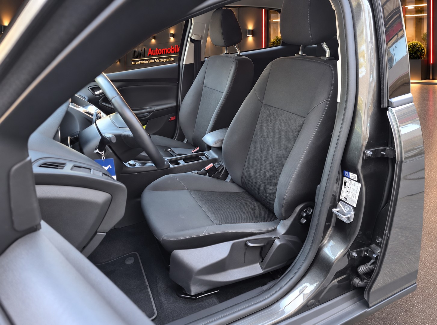 FORD Focus 1.0 SCTi 99g Trend 59000km!!!-image-3