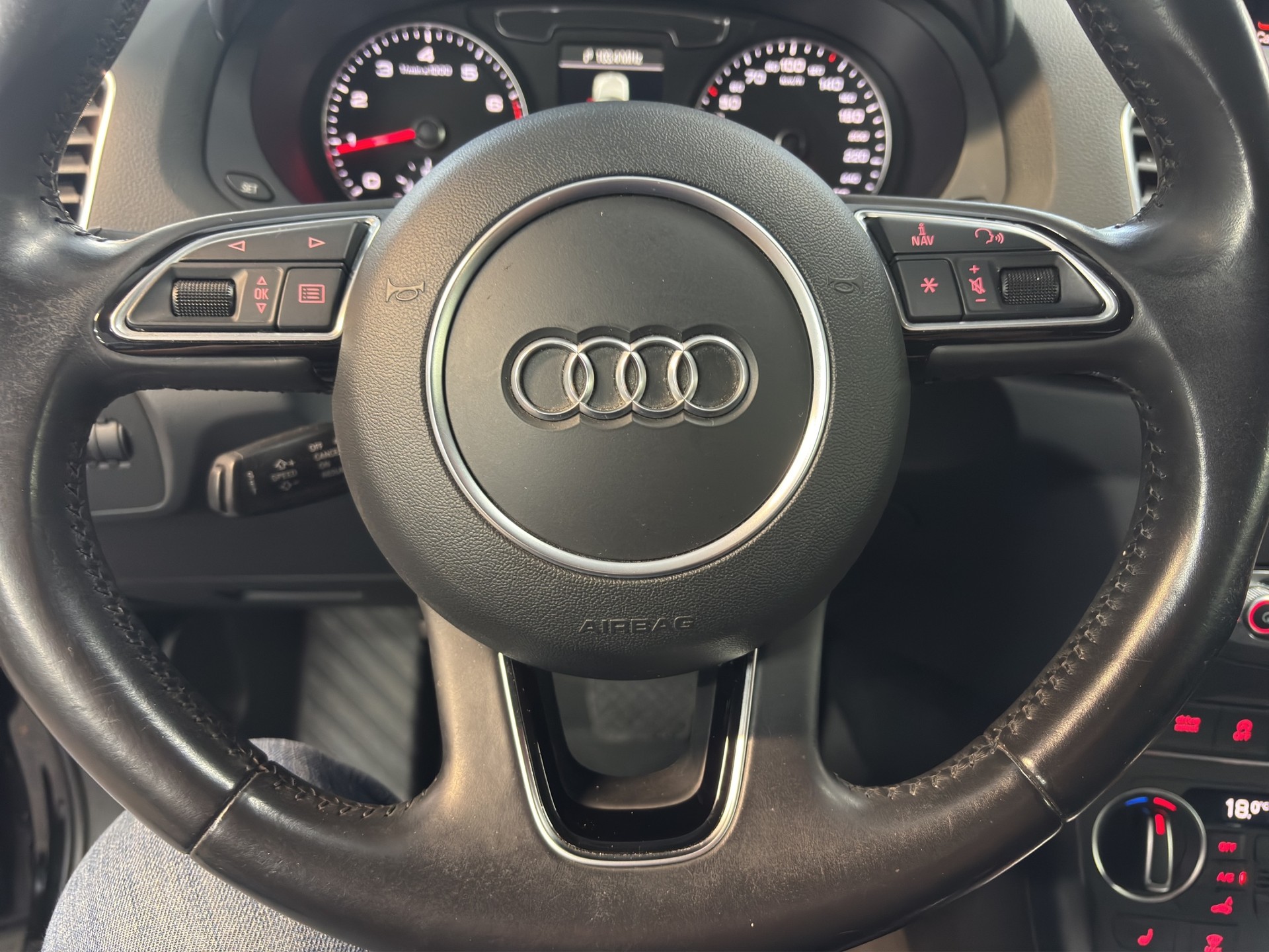 AUDI Q3 2.0 TFSI sport quattro S-tronic-image-9