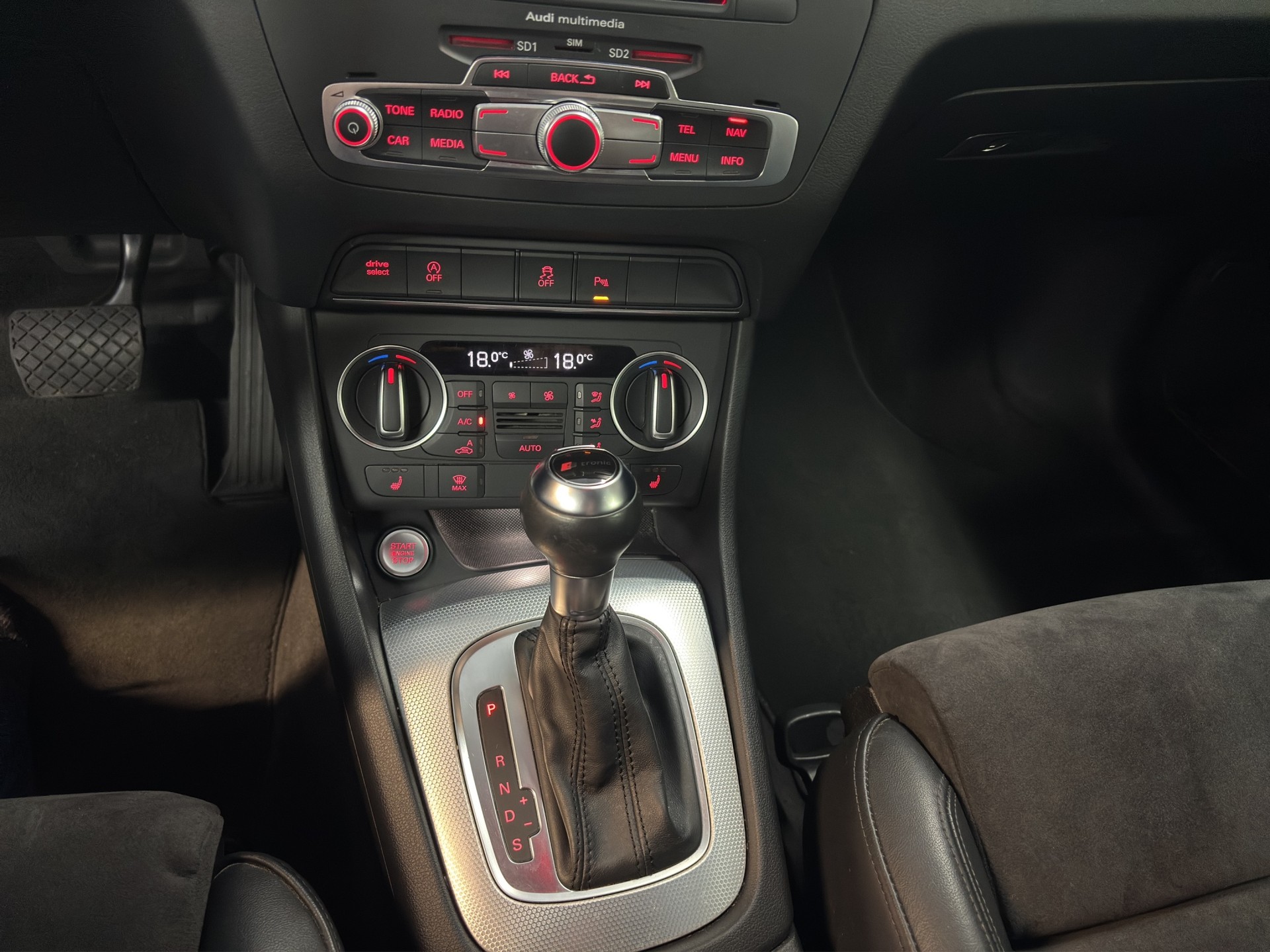 AUDI Q3 2.0 TFSI sport quattro S-tronic-image-15