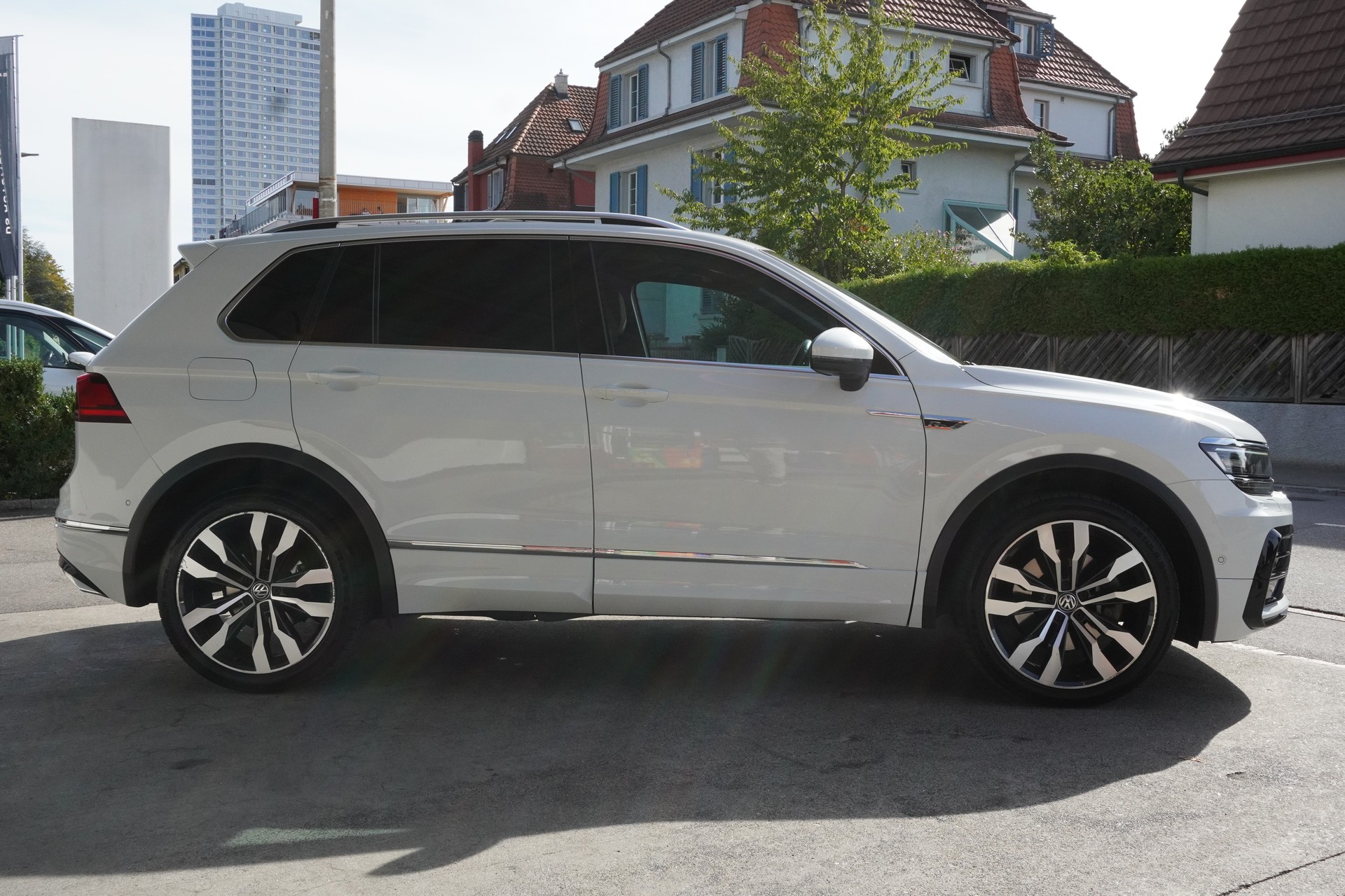 VW Tiguan 2.0TSI R-Line 4Motion DSG-image-4