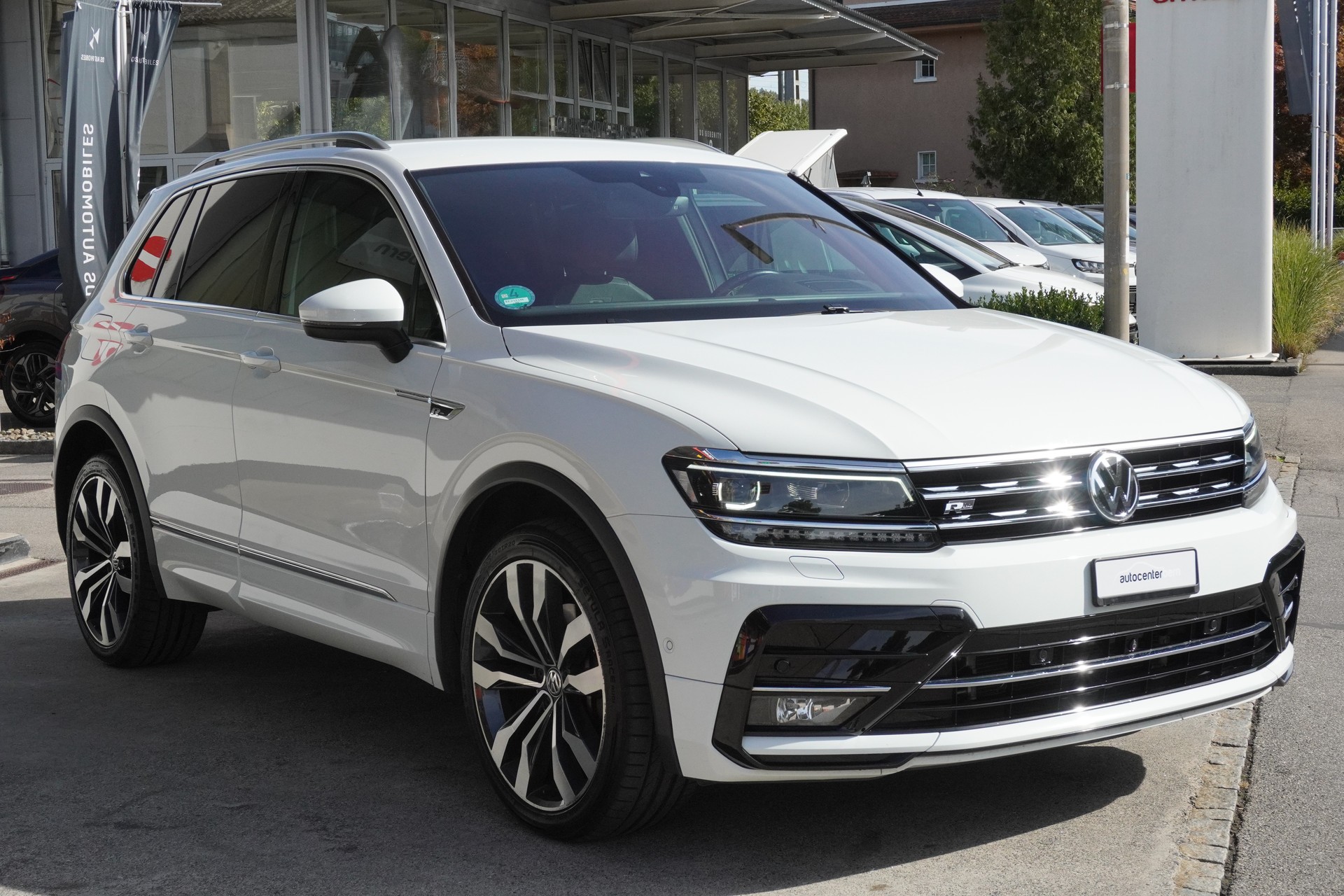 VW Tiguan 2.0TSI R-Line 4Motion DSG-image-3