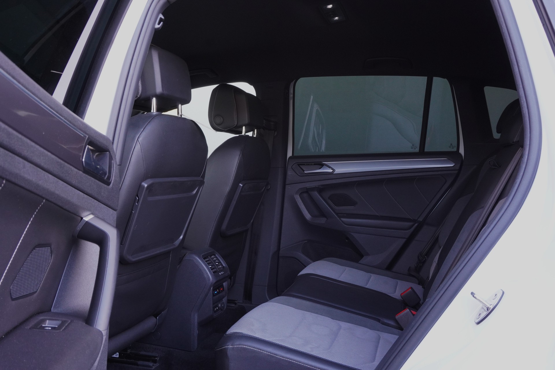 VW Tiguan 2.0TSI R-Line 4Motion DSG-image-14