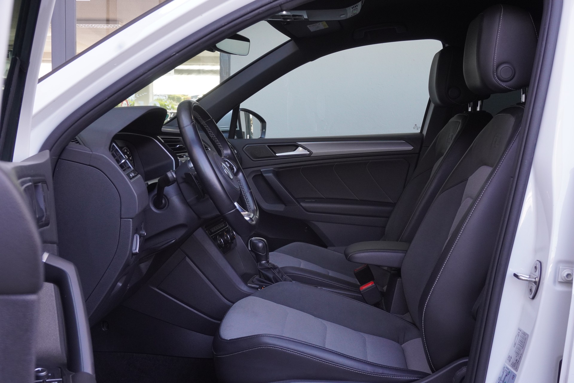 VW Tiguan 2.0TSI R-Line 4Motion DSG-image-8