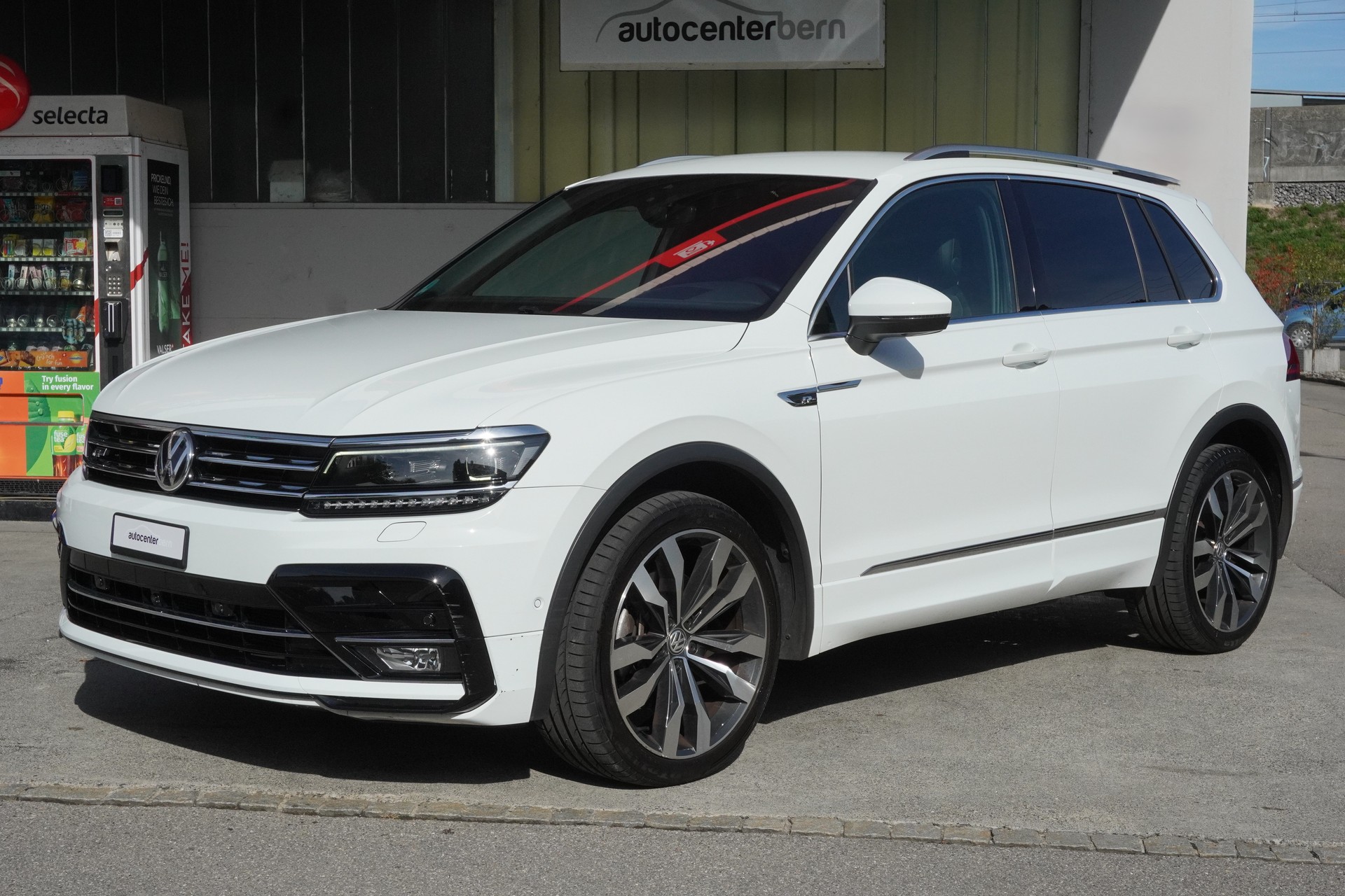 VW Tiguan 2.0TSI R-Line 4Motion DSG-image-1