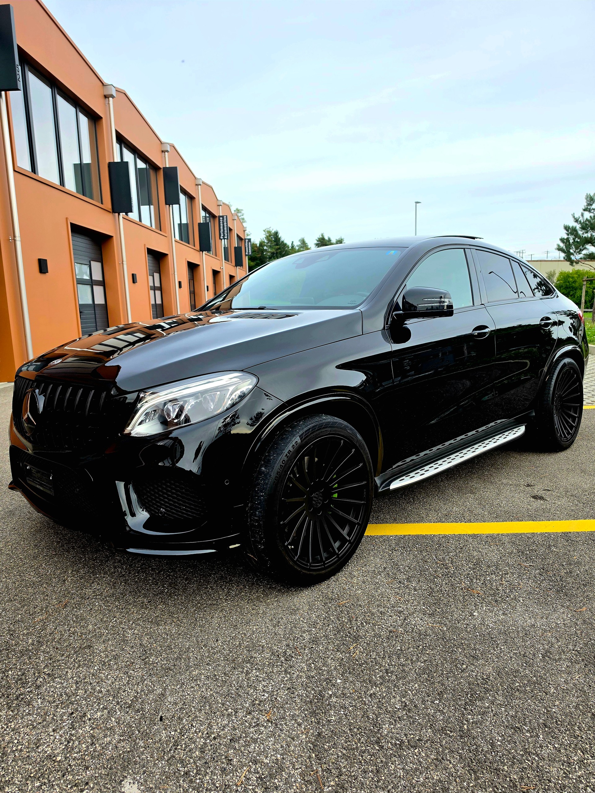 MERCEDES-BENZ GLE 43 AMG 4Matic 9G-Tronic-image-2
