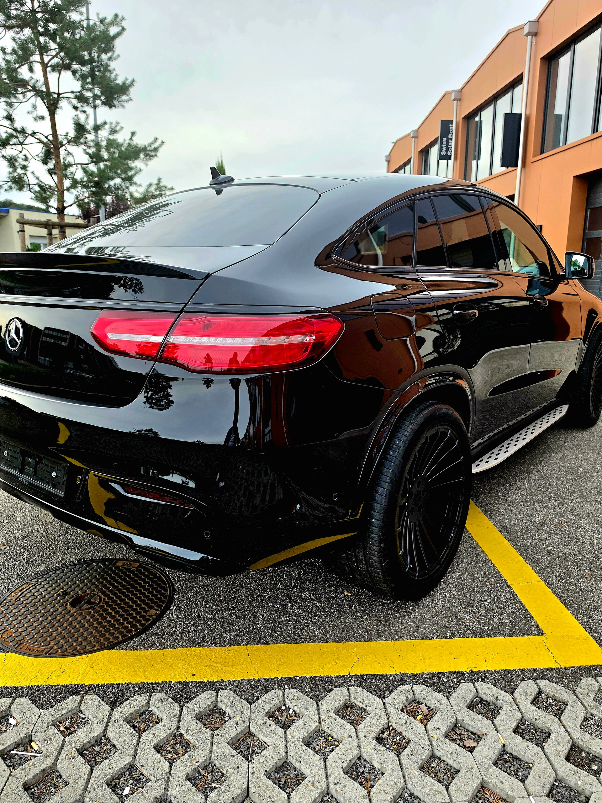 MERCEDES-BENZ GLE 43 AMG 4Matic 9G-Tronic-image-4