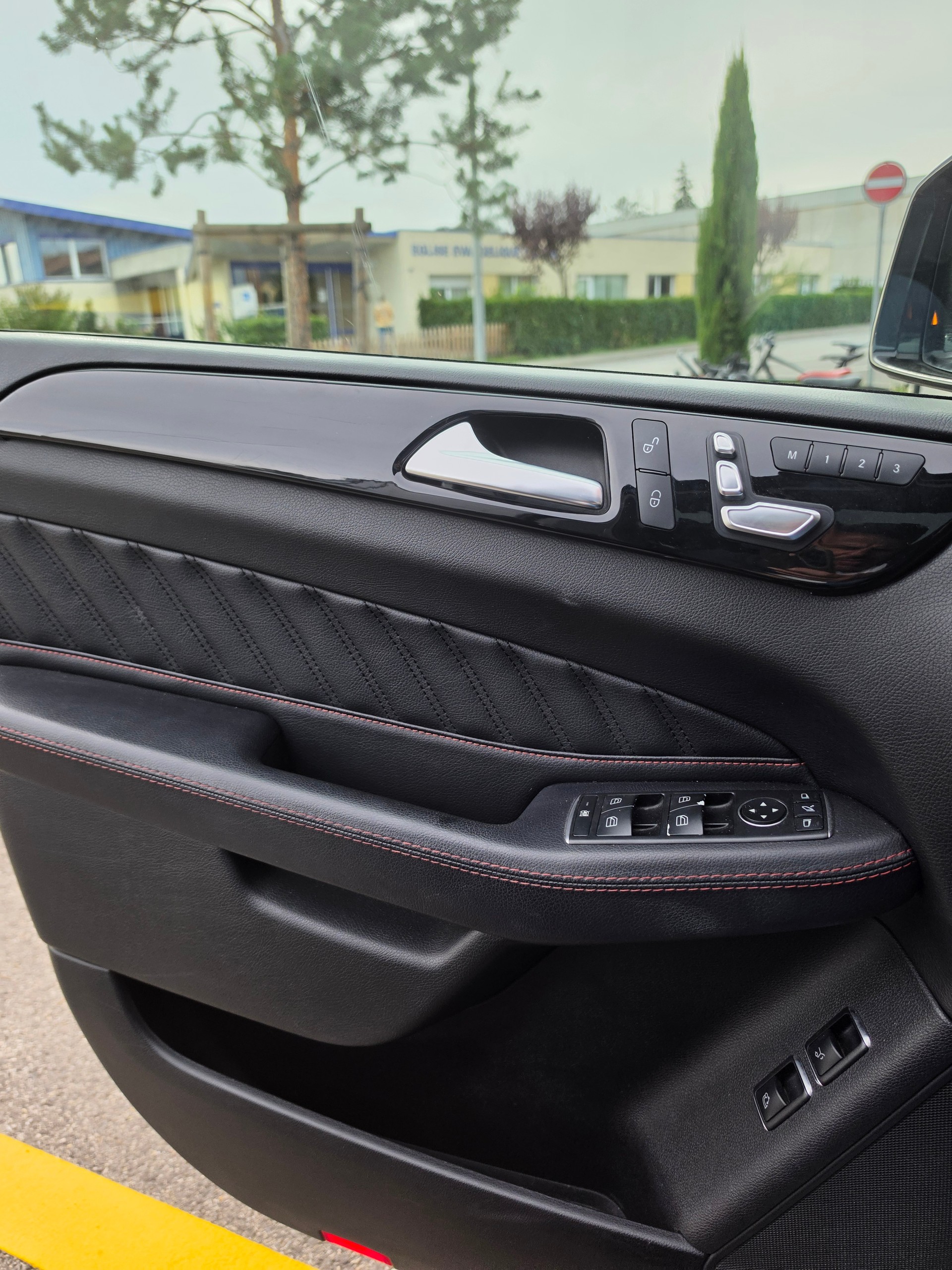 MERCEDES-BENZ GLE 43 AMG 4Matic 9G-Tronic-image-11