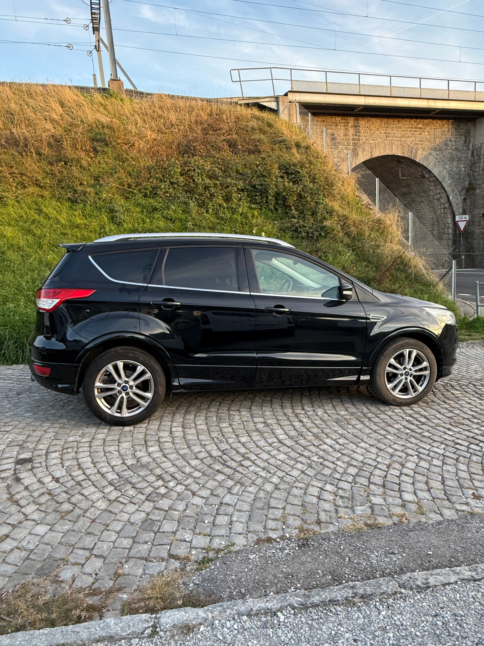 FORD Kuga 1.5 SCTi Carving 2WD-image-1