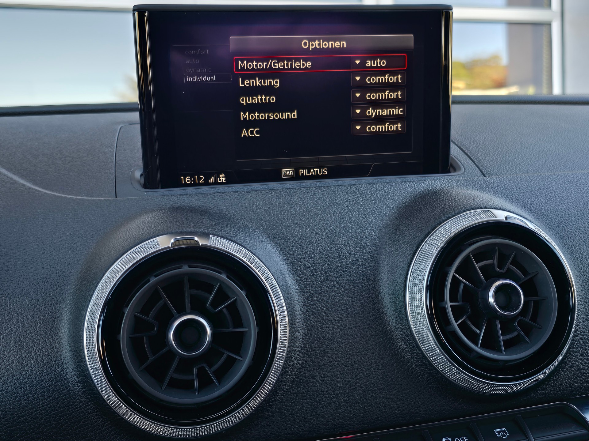 AUDI RS3 Sportback 2.5 TSI quattro S-tronic 400 PS Bang & Olufsen-image-22
