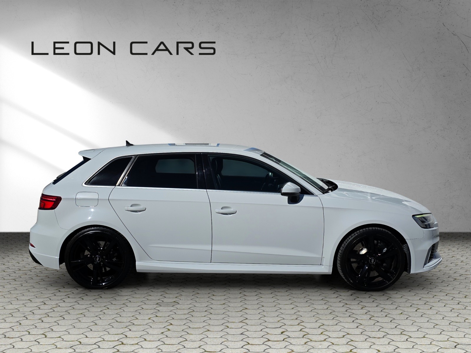 AUDI RS3 Sportback 2.5 TSI quattro S-tronic 400 PS Bang & Olufsen-image-3