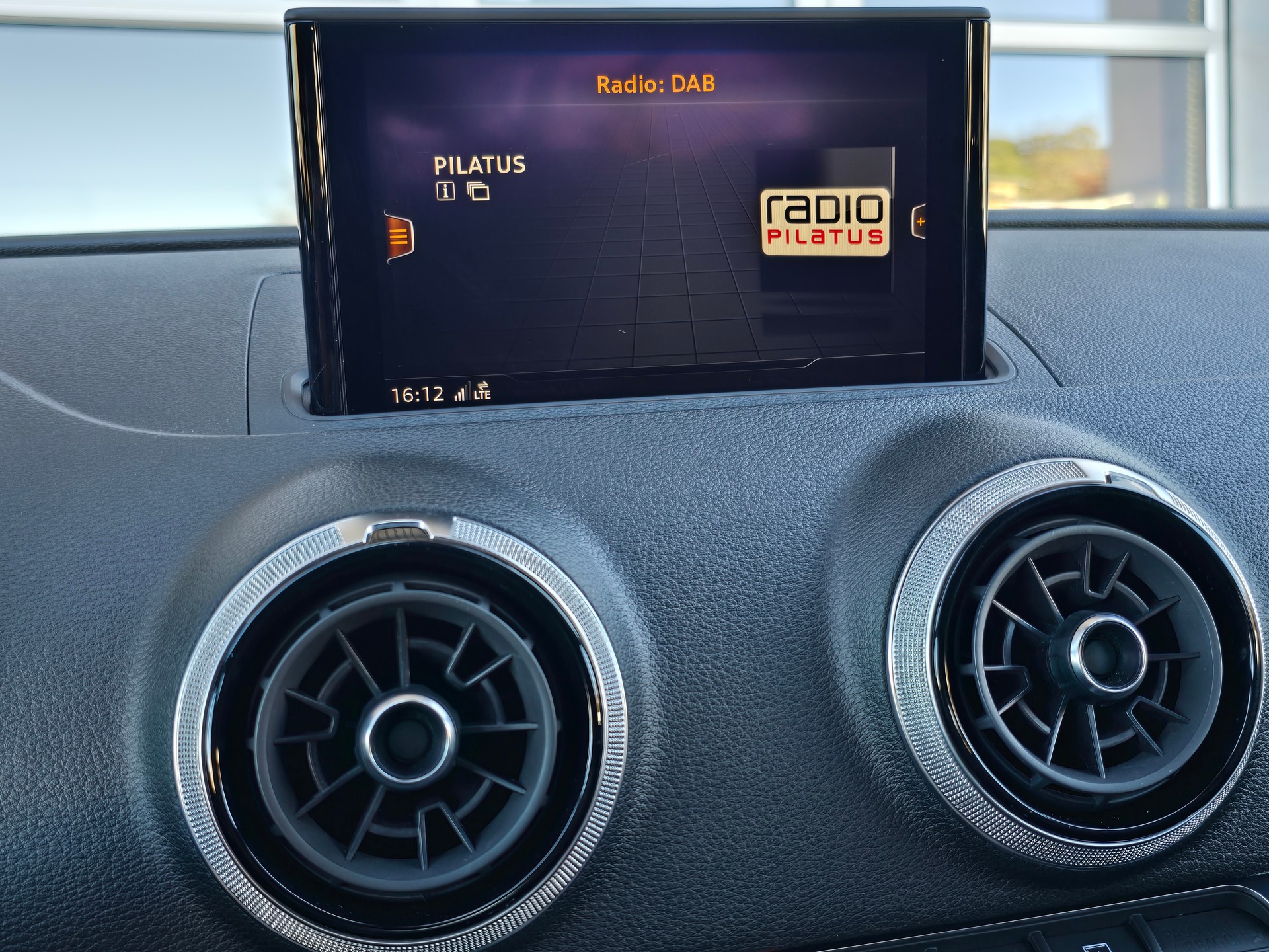 AUDI RS3 Sportback 2.5 TSI quattro S-tronic 400 PS Bang & Olufsen-image-21