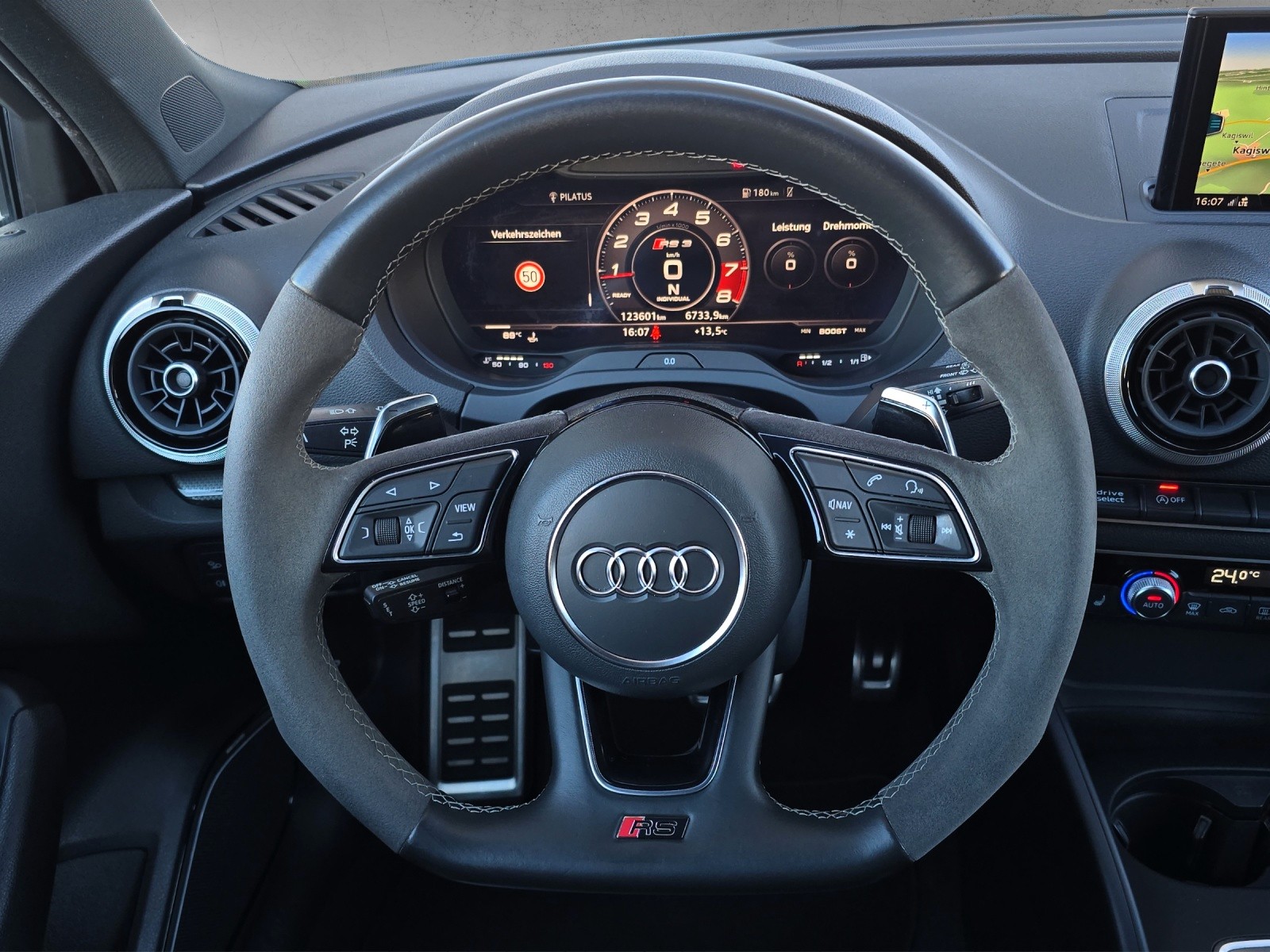 AUDI RS3 Sportback 2.5 TSI quattro S-tronic 400 PS Bang & Olufsen-image-13