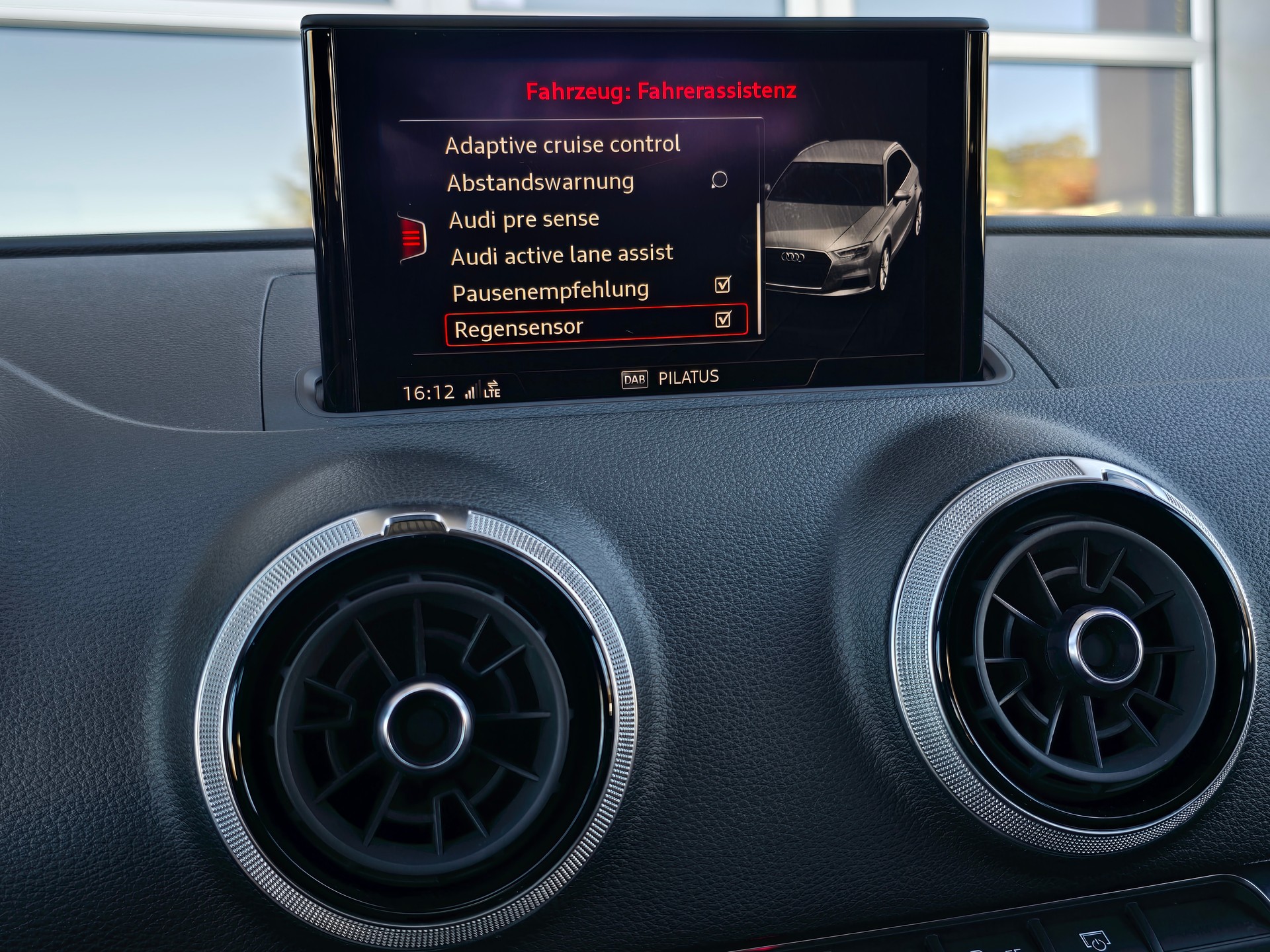 AUDI RS3 Sportback 2.5 TSI quattro S-tronic 400 PS Bang & Olufsen-image-24