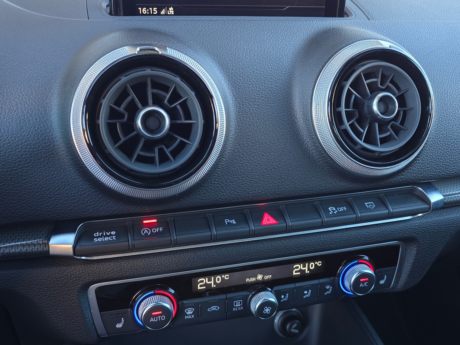 AUDI RS3 Sportback 2.5 TSI quattro S-tronic 400 PS Bang & Olufsen-image-25