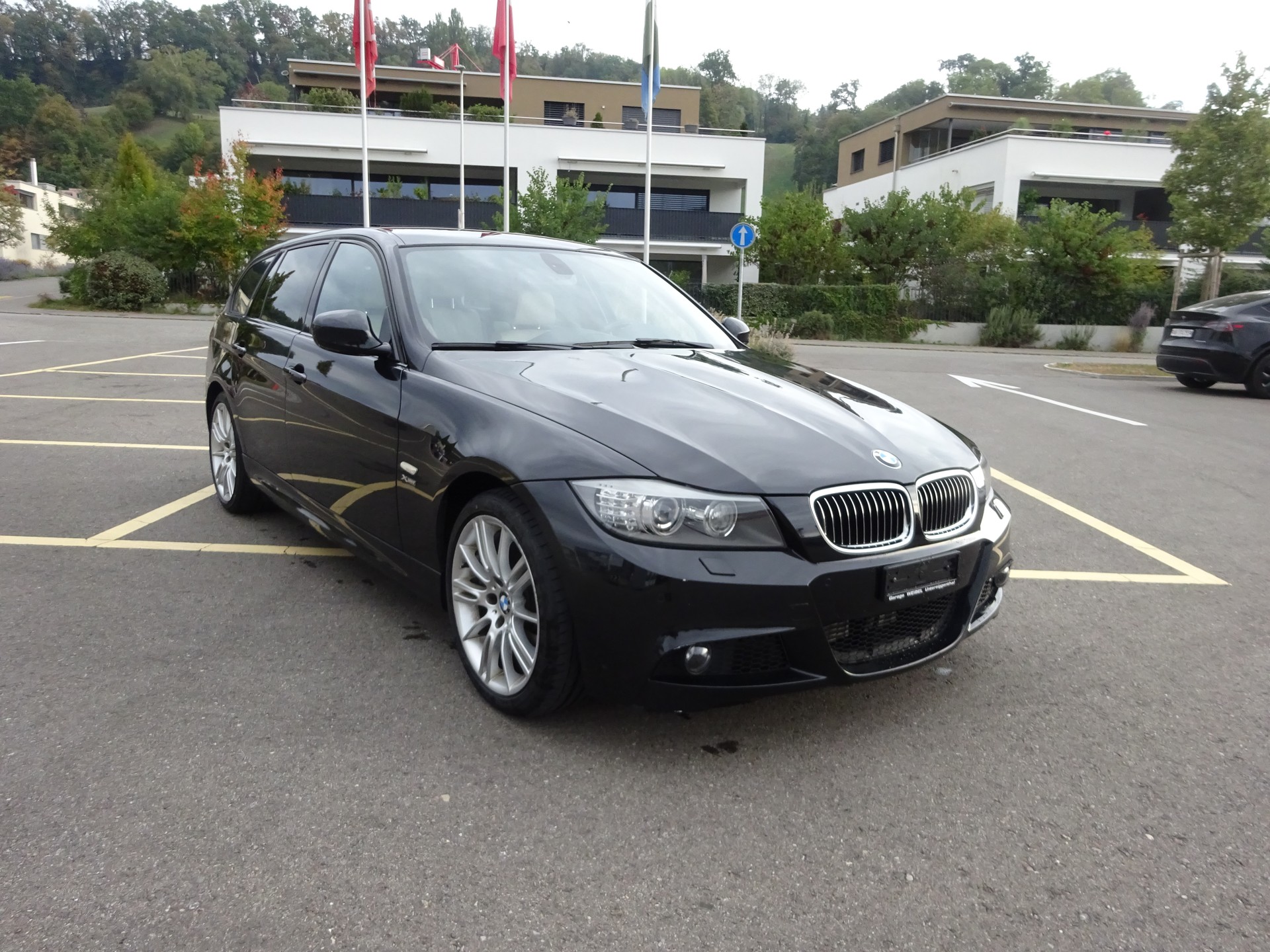 BMW 330d xDrive Touring Steptronic-image-1