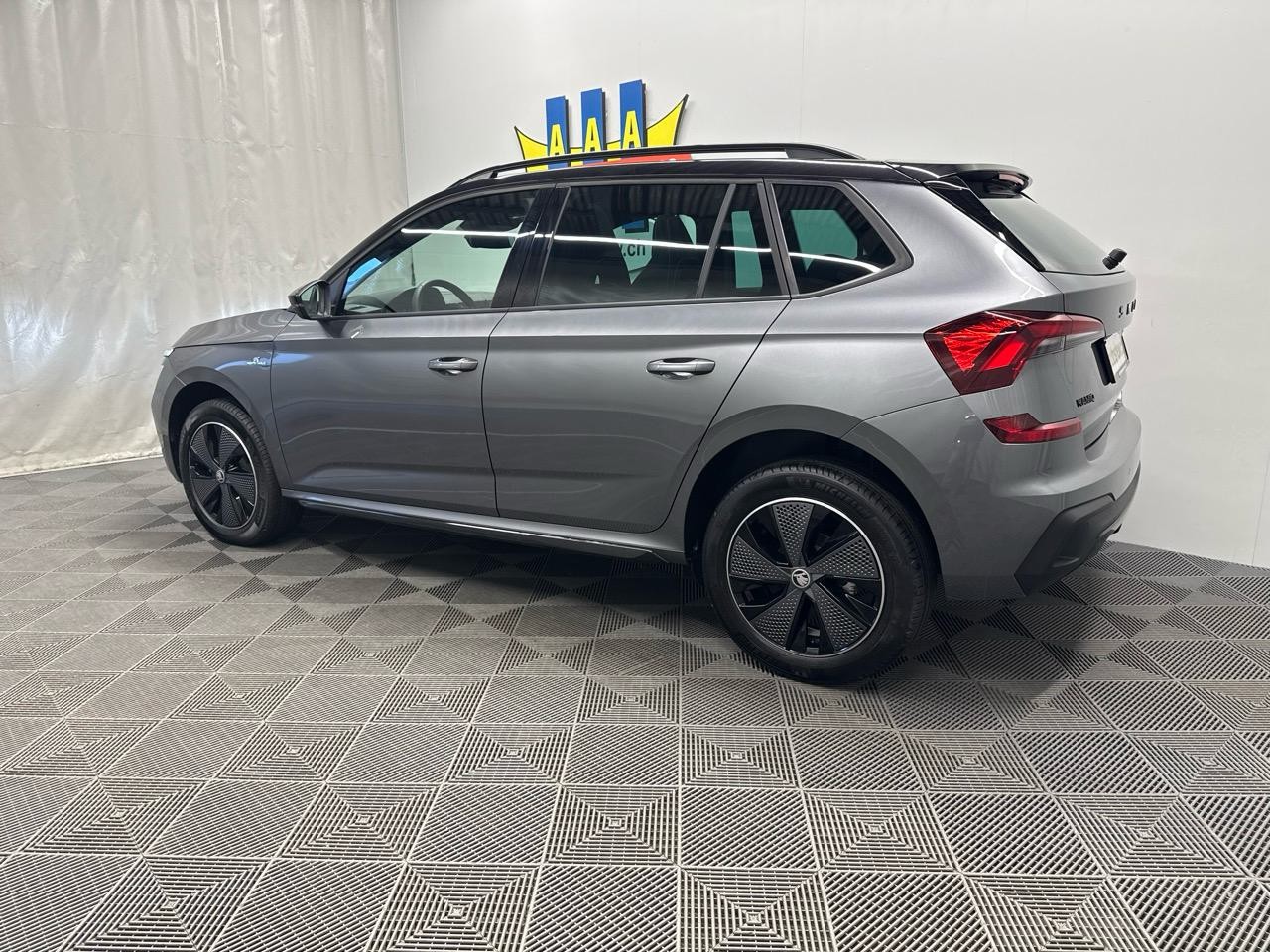 SKODA Kamiq 1.5 TSI Monte Carlo DSG-showroom-element-1