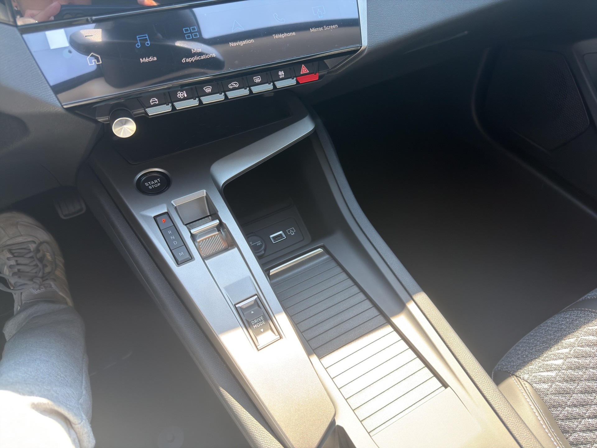 PEUGEOT 308 1.2 MHEV Allure-image-10