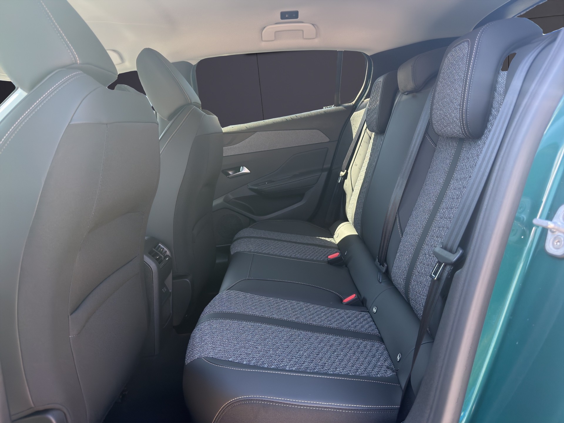 PEUGEOT 308 1.2 MHEV Allure-image-6