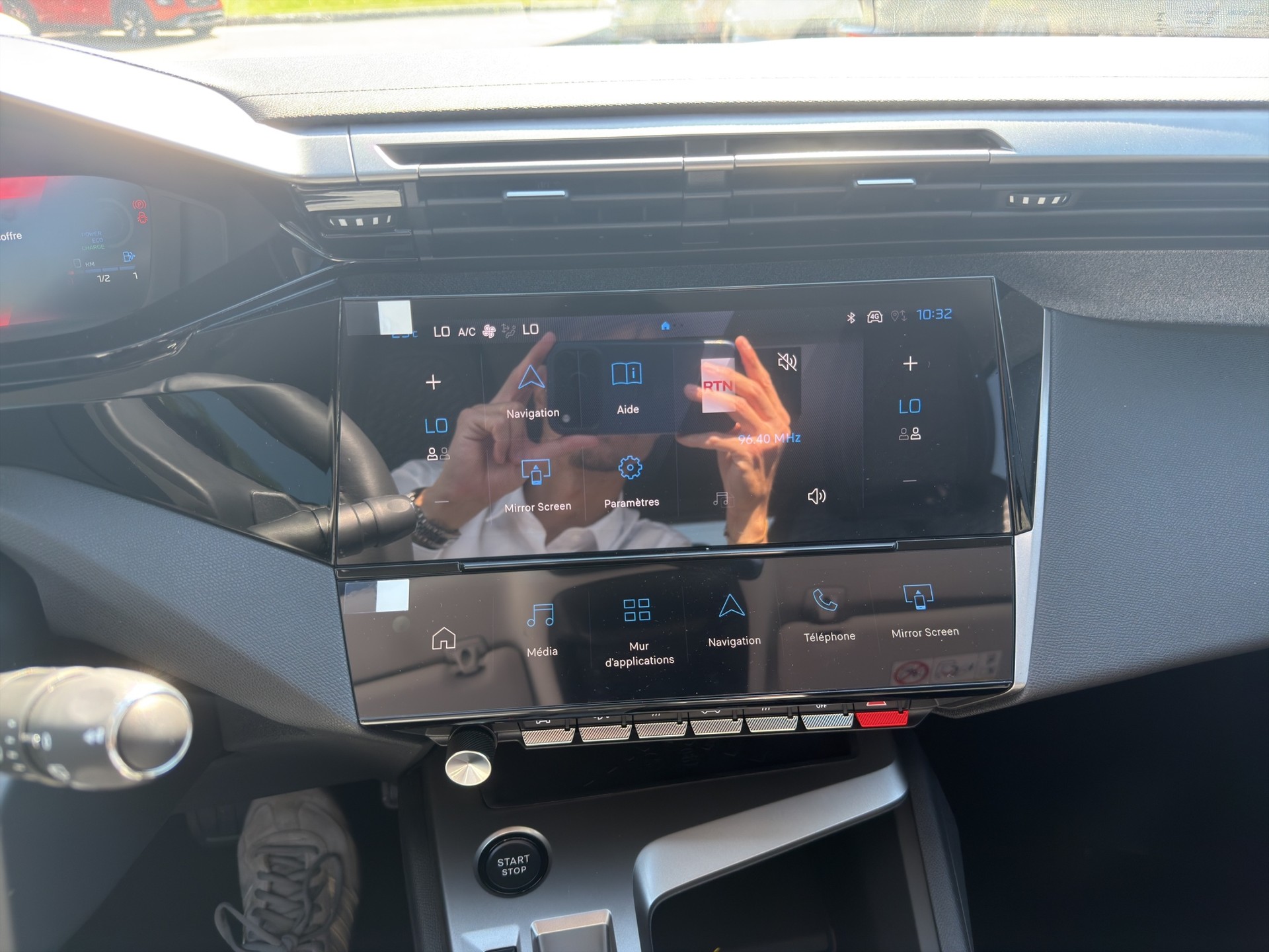 PEUGEOT 308 1.2 MHEV Allure-image-9