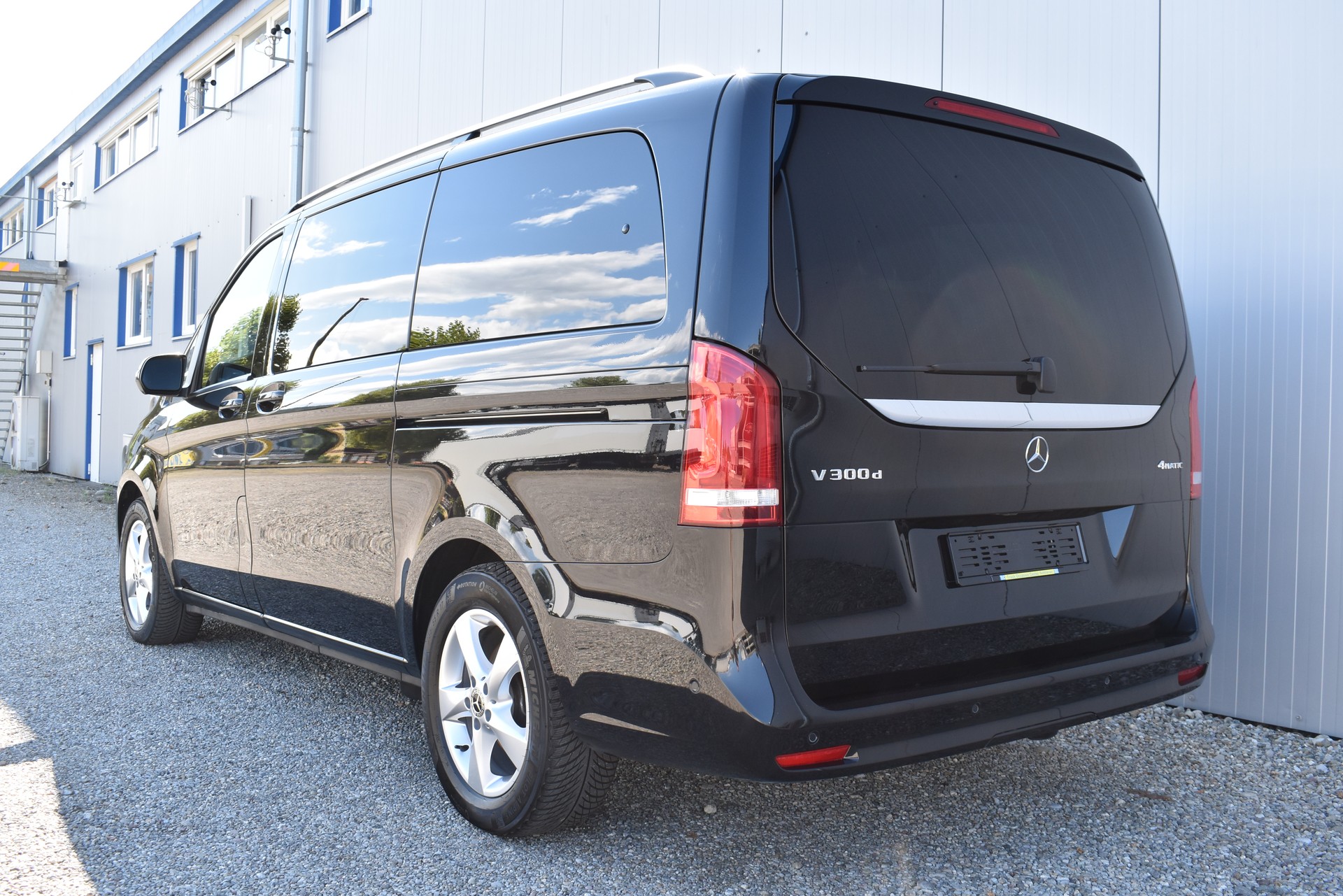MERCEDES-BENZ V 300 d lang Airmatic-image-1