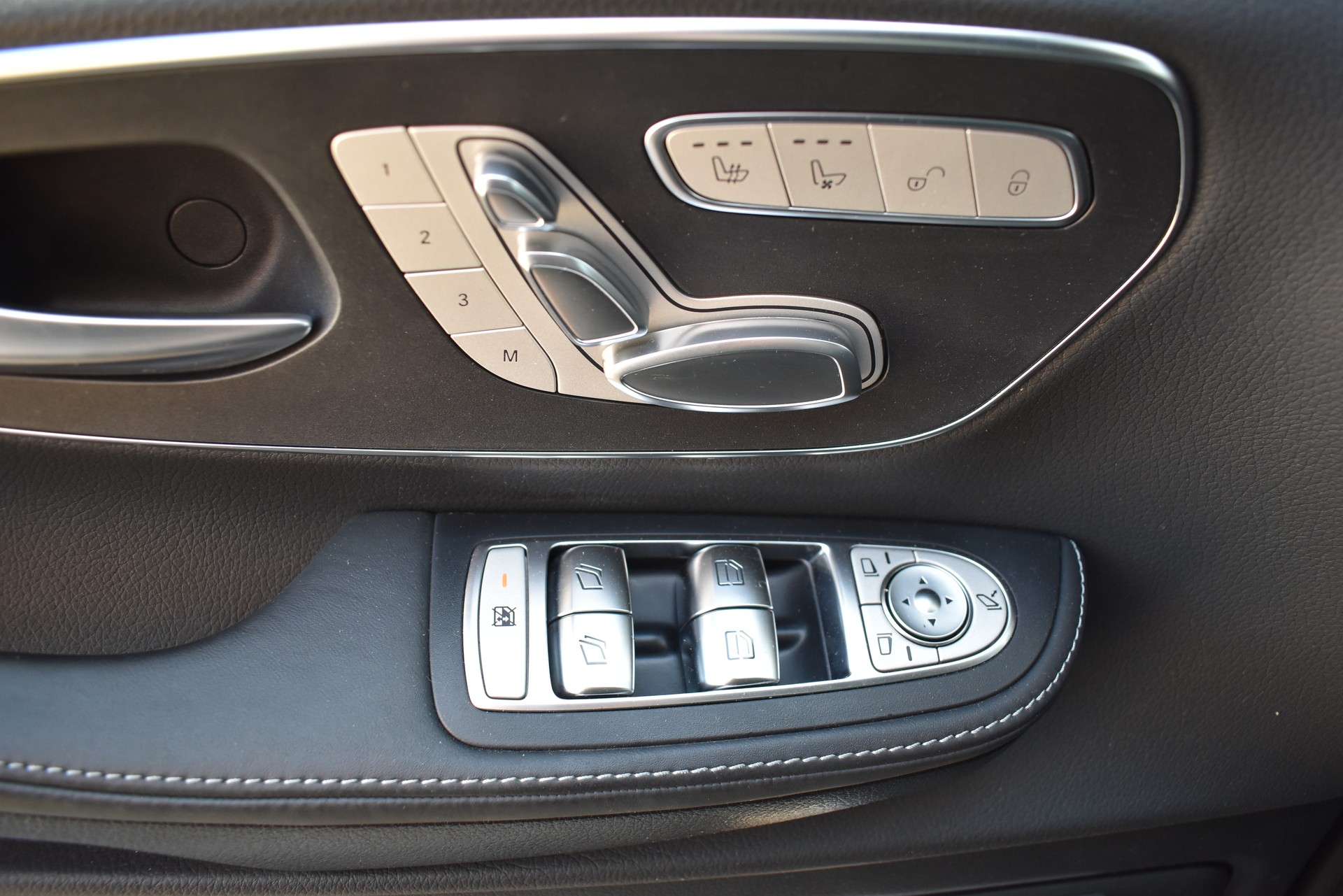 MERCEDES-BENZ V 300 d lang Airmatic-image-11