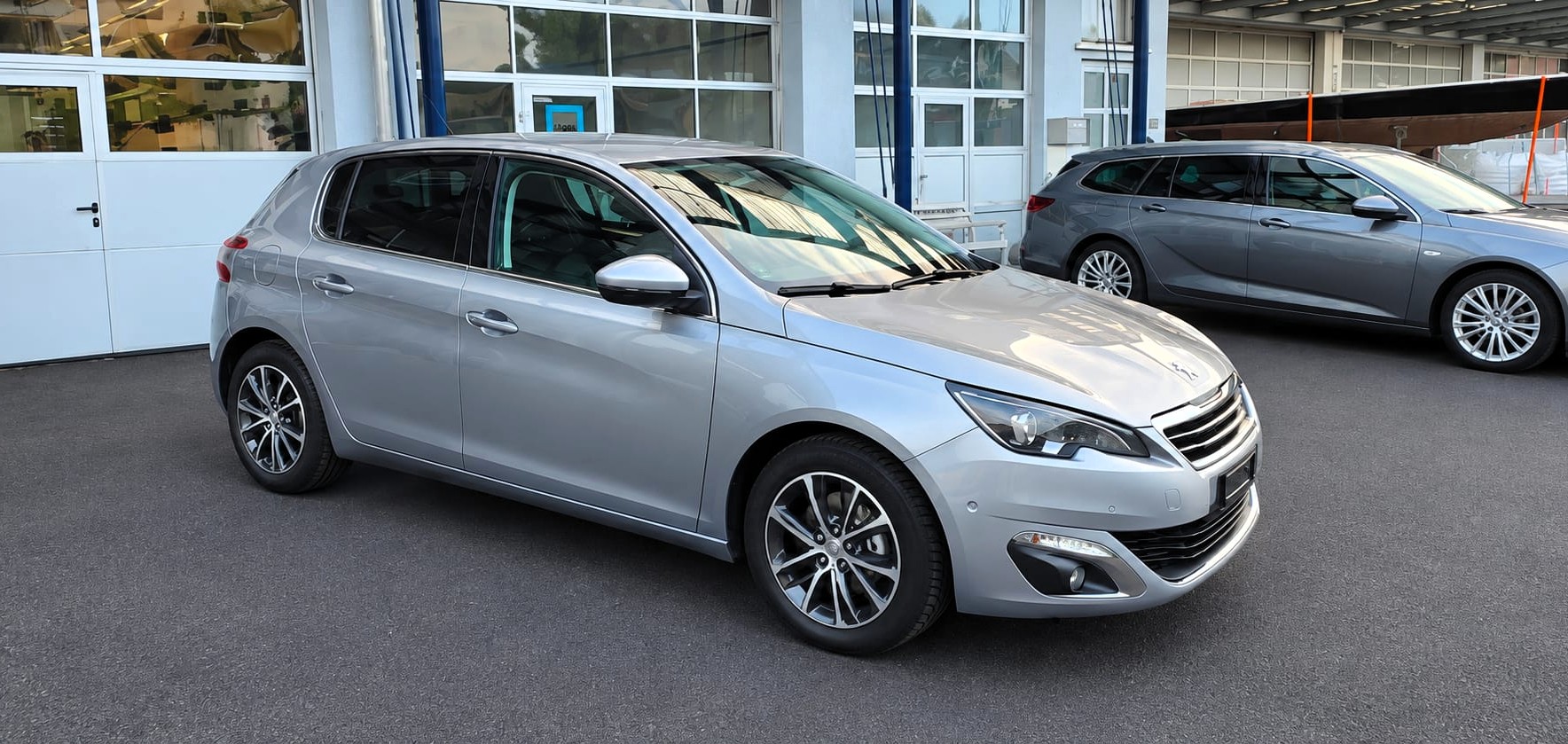 PEUGEOT 308 2.0 BlueHDI Allure Automatic-image-3