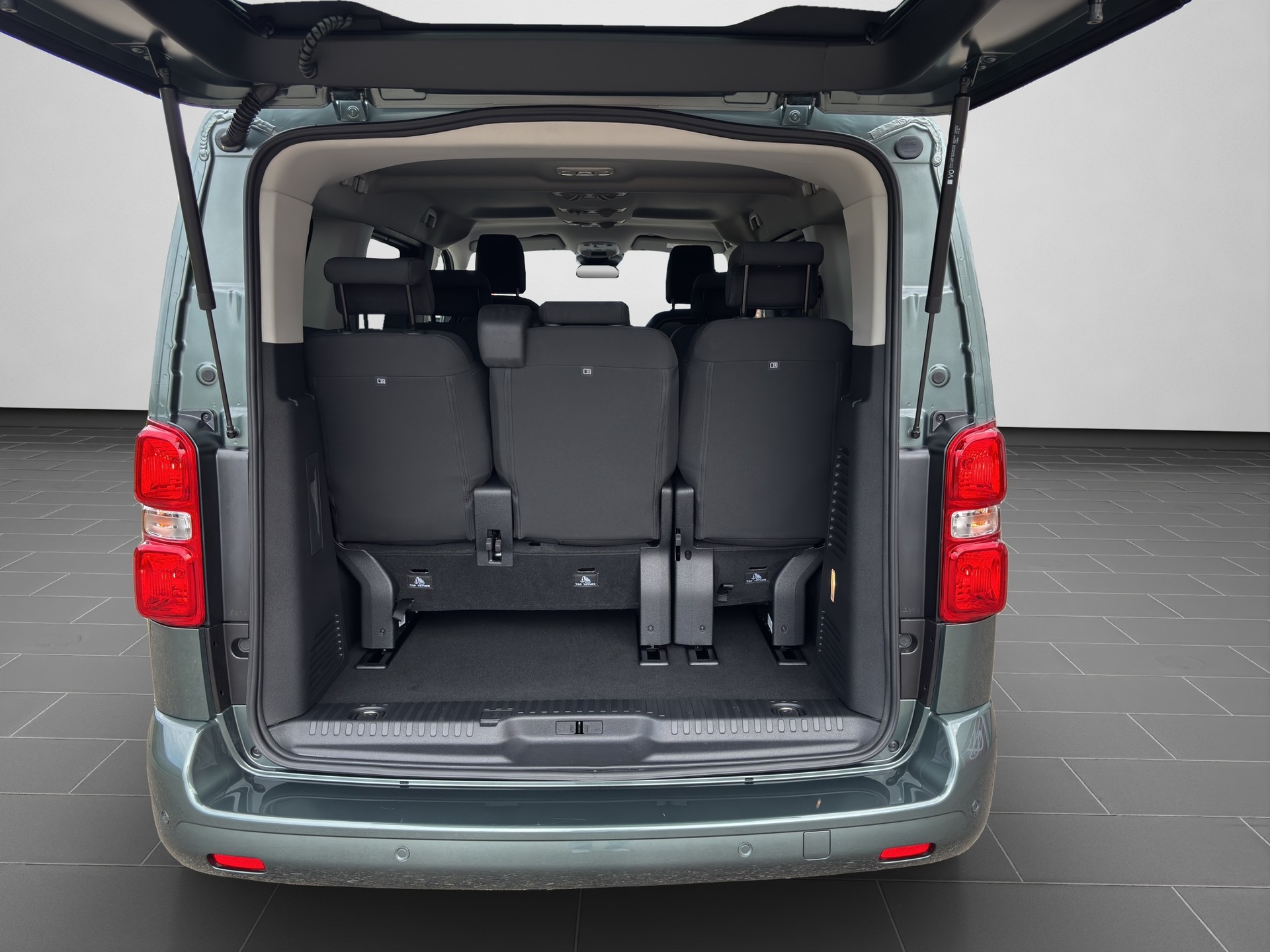 CITROEN Spacetourer 2.2 BlueHDi You M EAT8-image-18