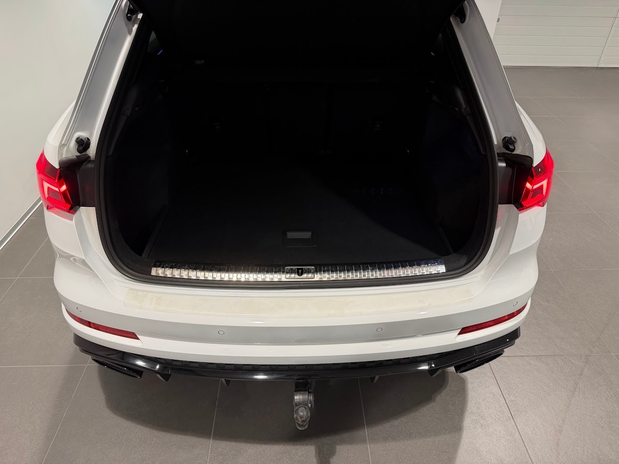 AUDI RS Q3 2.5 TFSI quattro S tronic-image-12