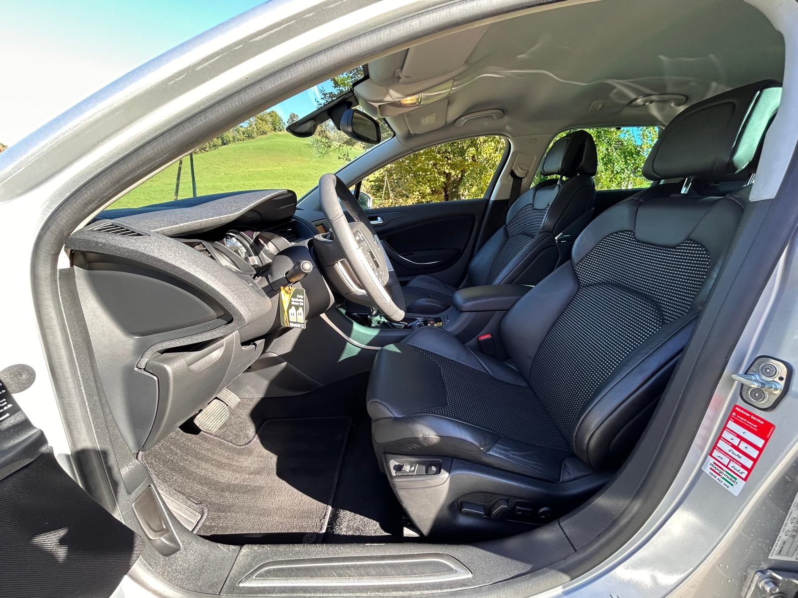 CITROEN C5 Tourer 1.6 Turbo Exclusive Automatic-image-14