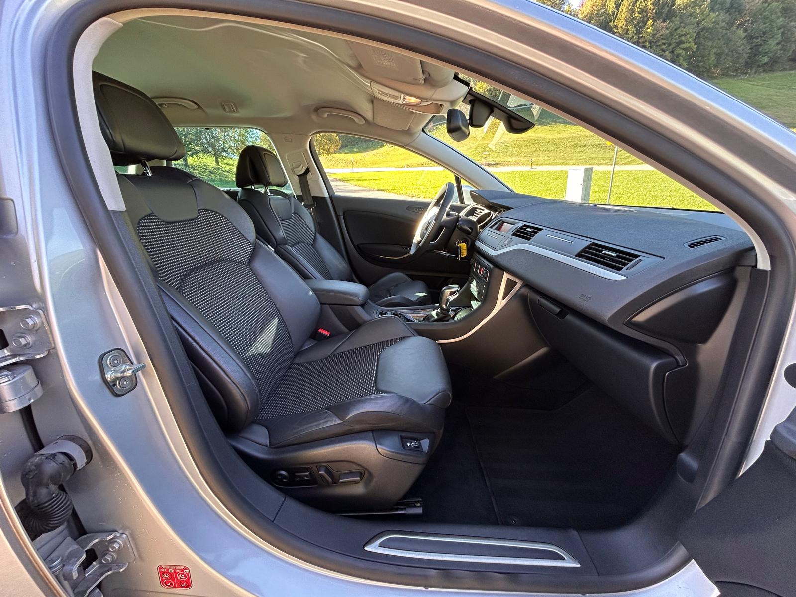 CITROEN C5 Tourer 1.6 Turbo Exclusive Automatic-image-11