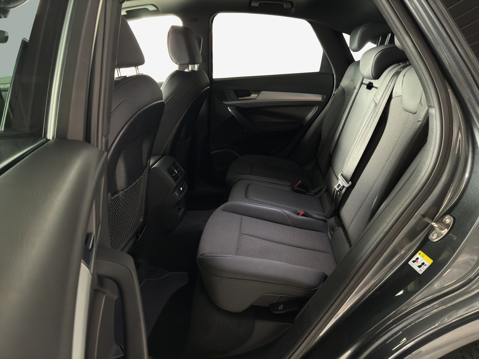 AUDI Q5 Sportback 40 TFSI S line quattro S-tronic-image-11