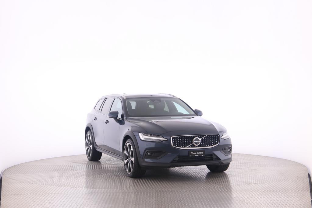 VOLVO V60 Cross Country 2.0 B4 Ultimate AWD-image-2