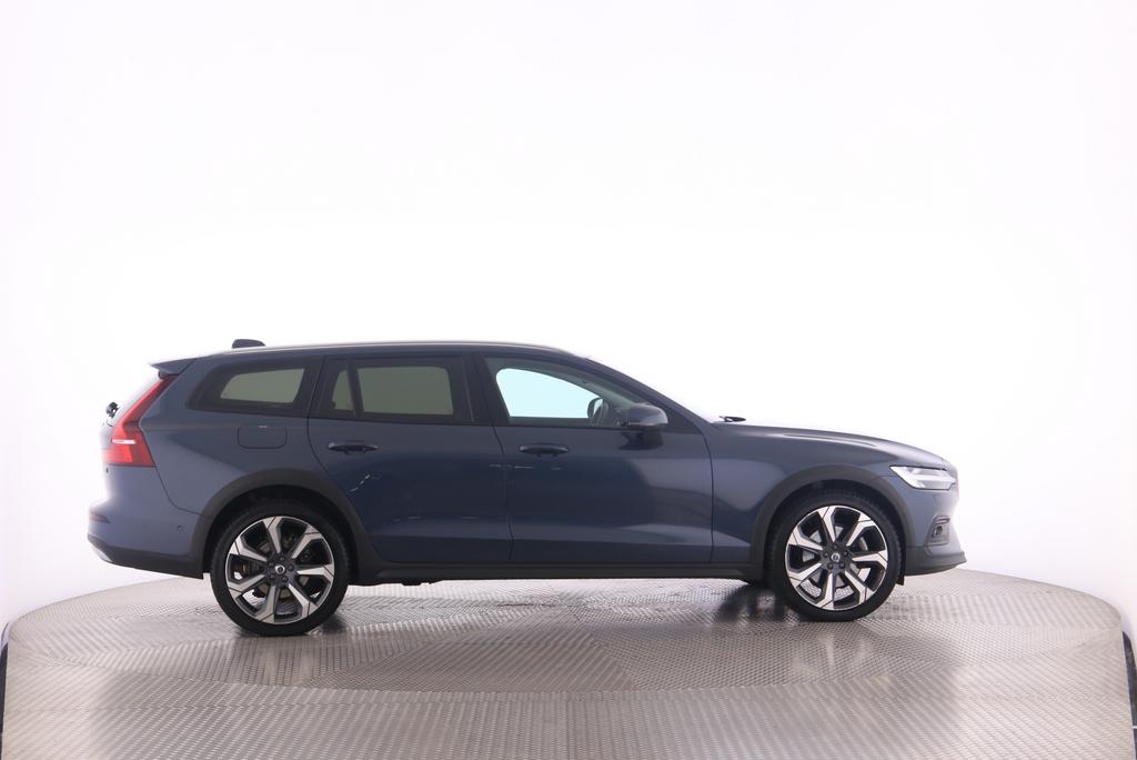 VOLVO V60 Cross Country 2.0 B4 Ultimate AWD-image-6