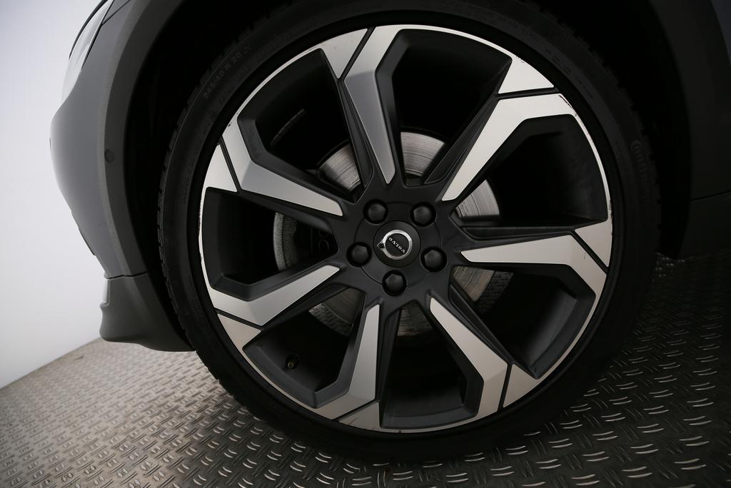 VOLVO V60 Cross Country 2.0 B4 Ultimate AWD-image-12