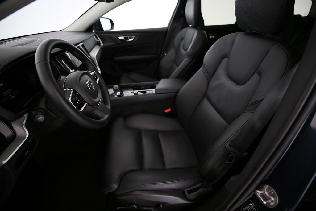 VOLVO V60 Cross Country 2.0 B4 Ultimate AWD-image-11