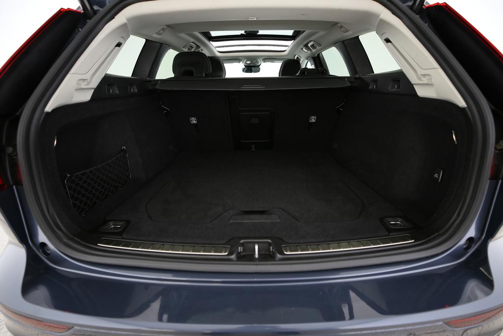 VOLVO V60 Cross Country 2.0 B4 Ultimate AWD-image-13